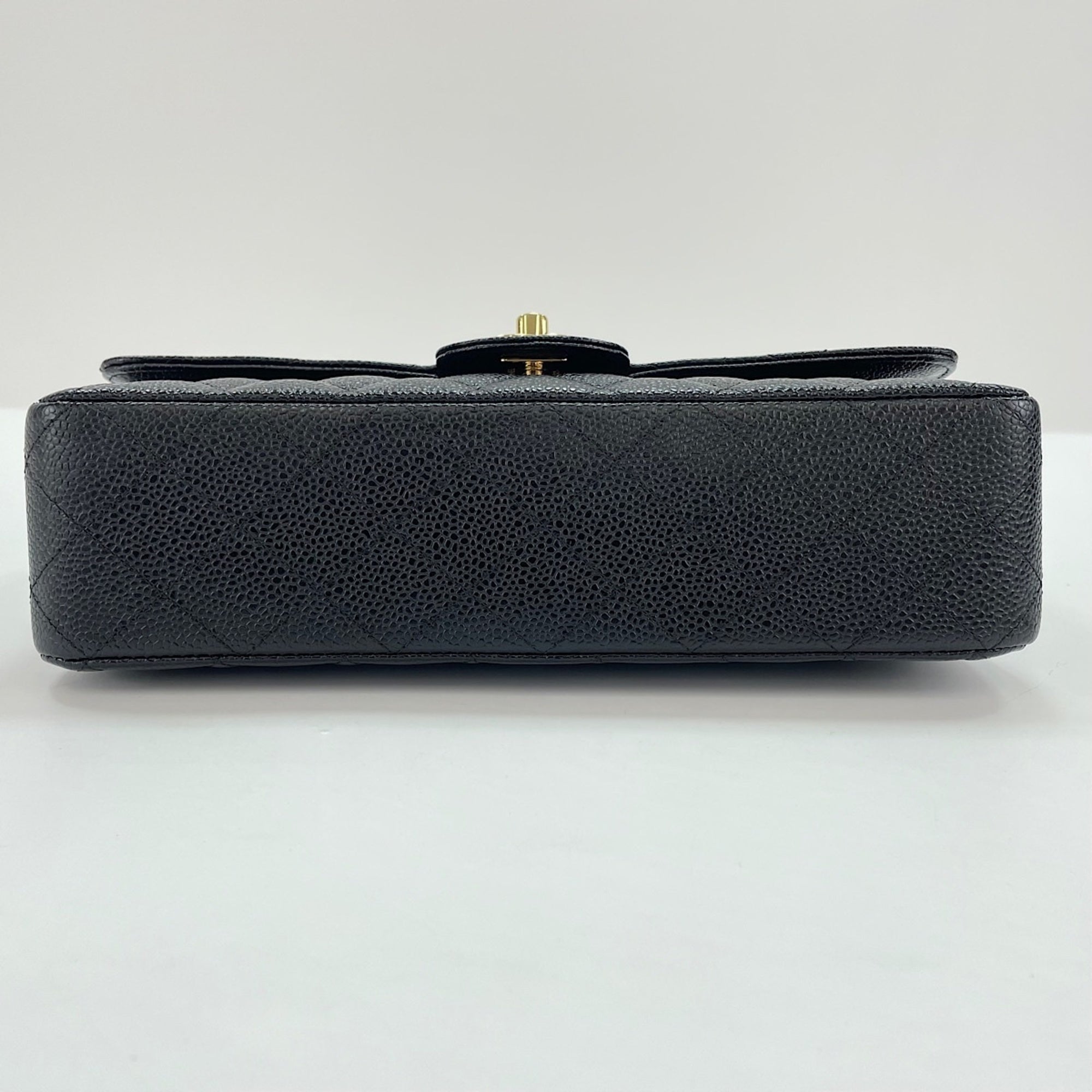 Chanel Black Shoulder Bag (Pre-Owned)
