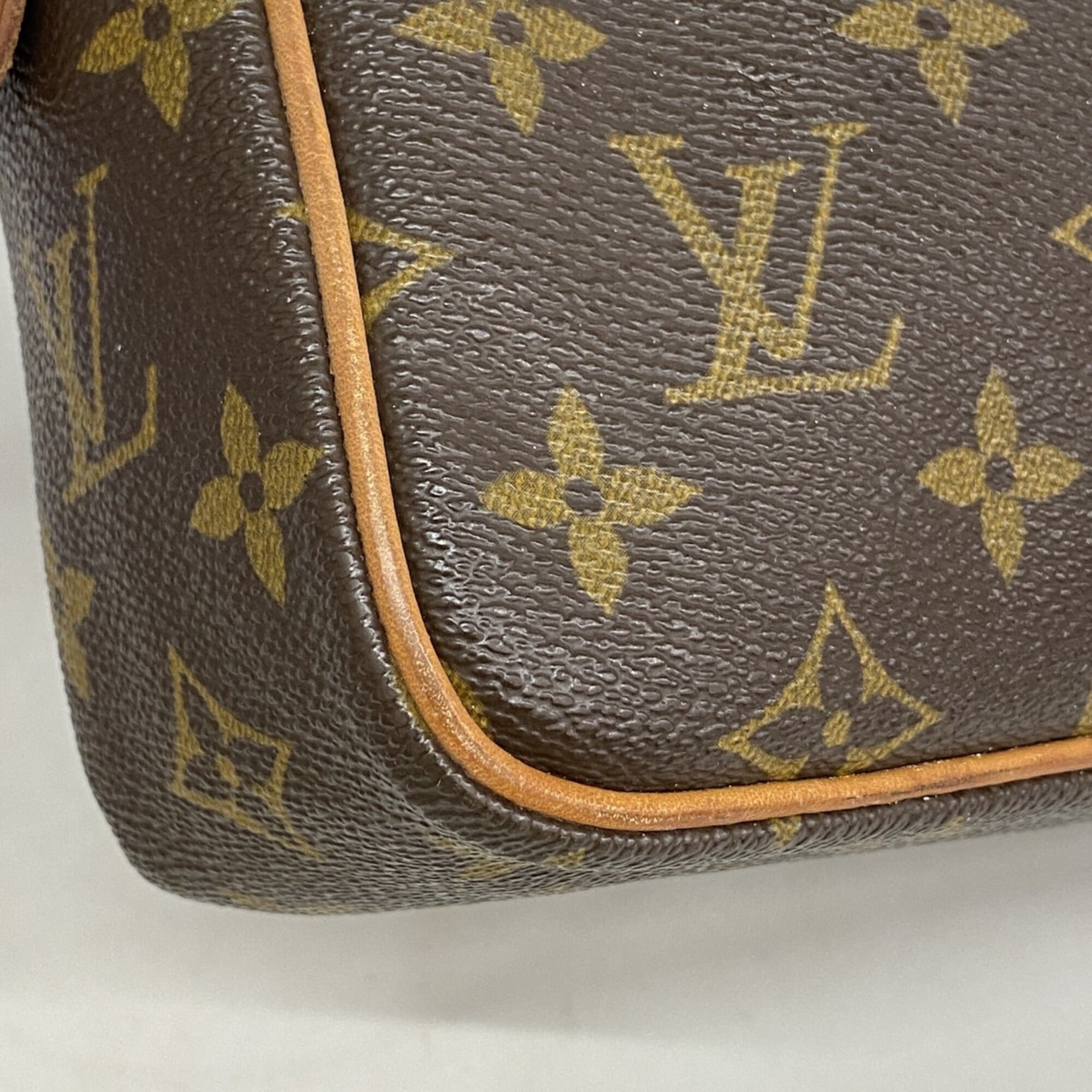 Louis Vuitton Brown Clutch Bag (Pre-Owned)
