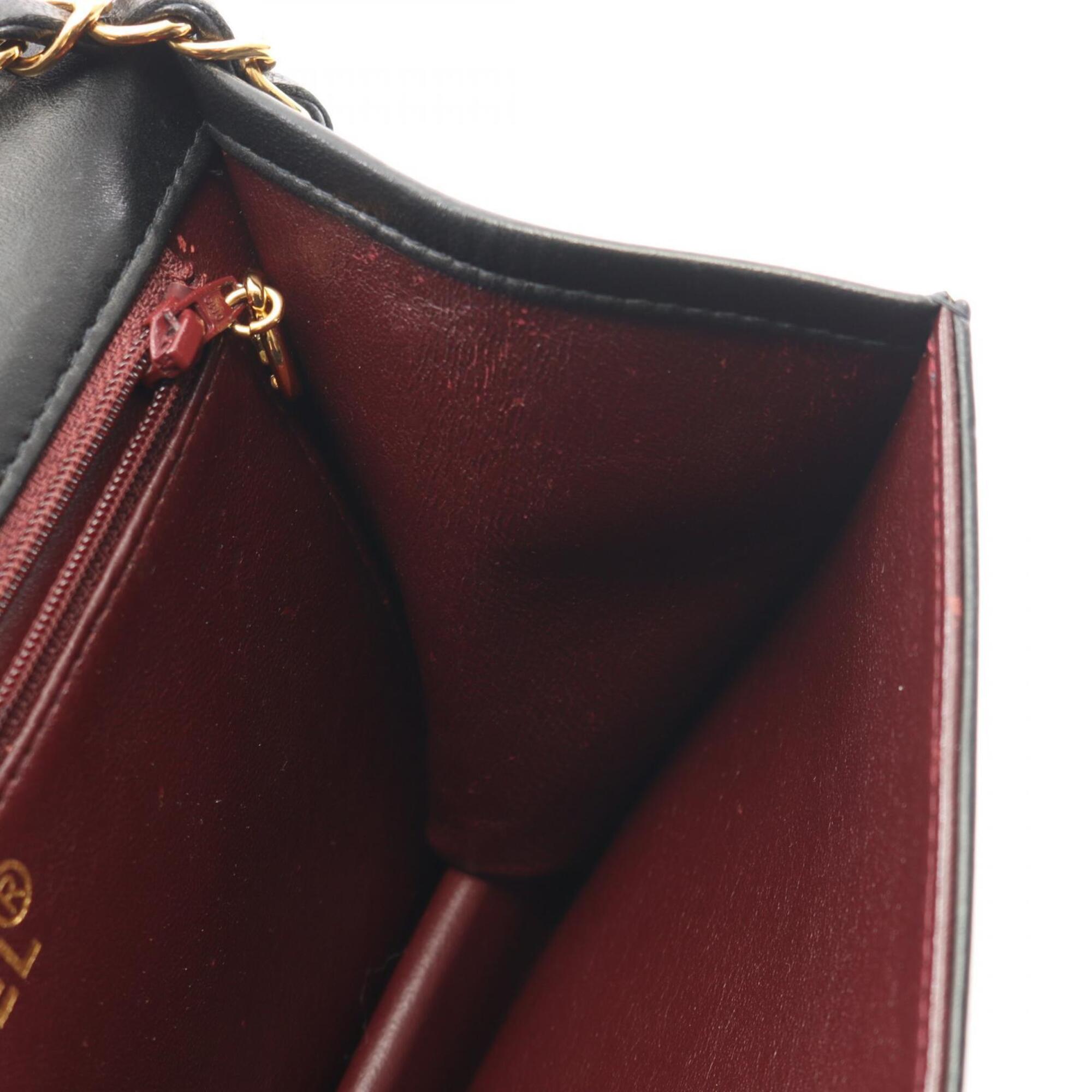 Chanel Matelasse Black Leather Handbag Shoulder Bag (Pre-Owned)