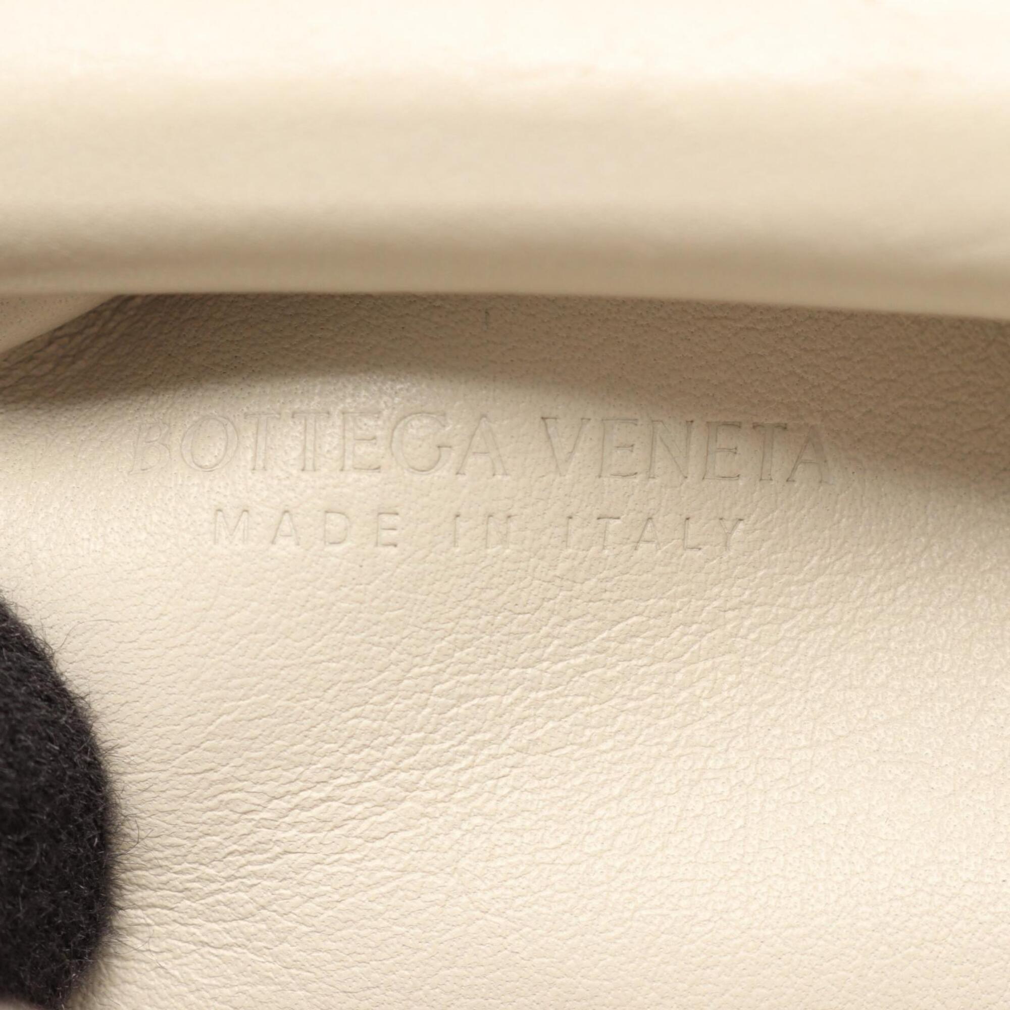 Bottega Veneta White Leather Handbag Shoulder Bag (Pre-Owned)