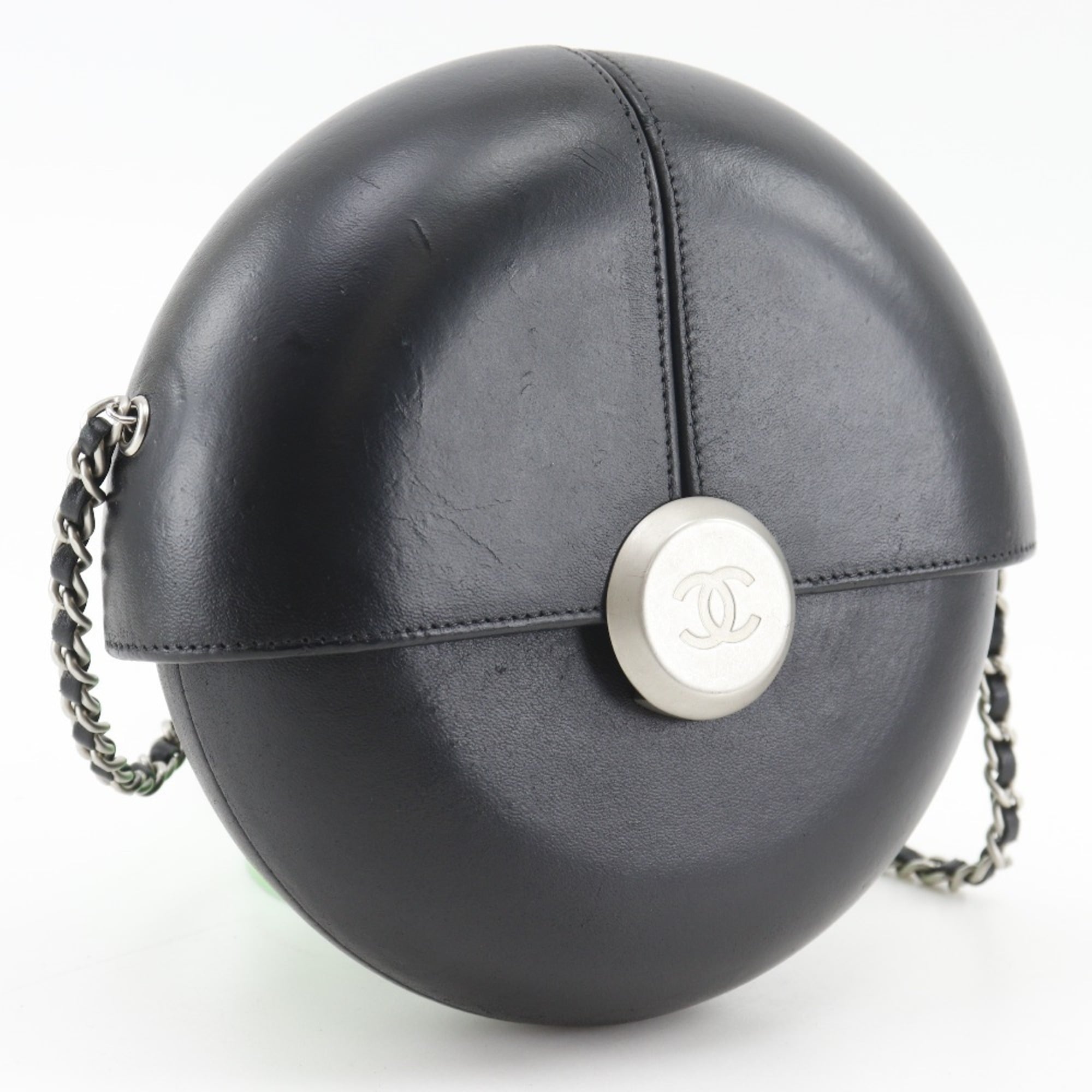 Chanel Black Leather Shoulder Bag (Pre-Owned)