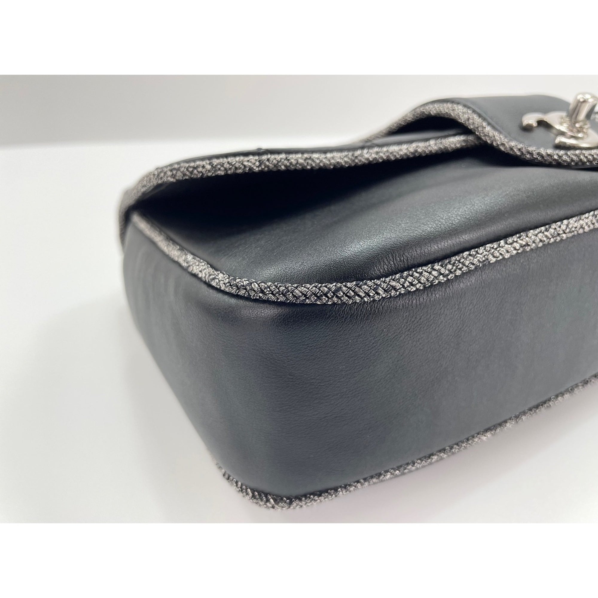 Chanel Black Shoulder Bag (Pre-Owned)