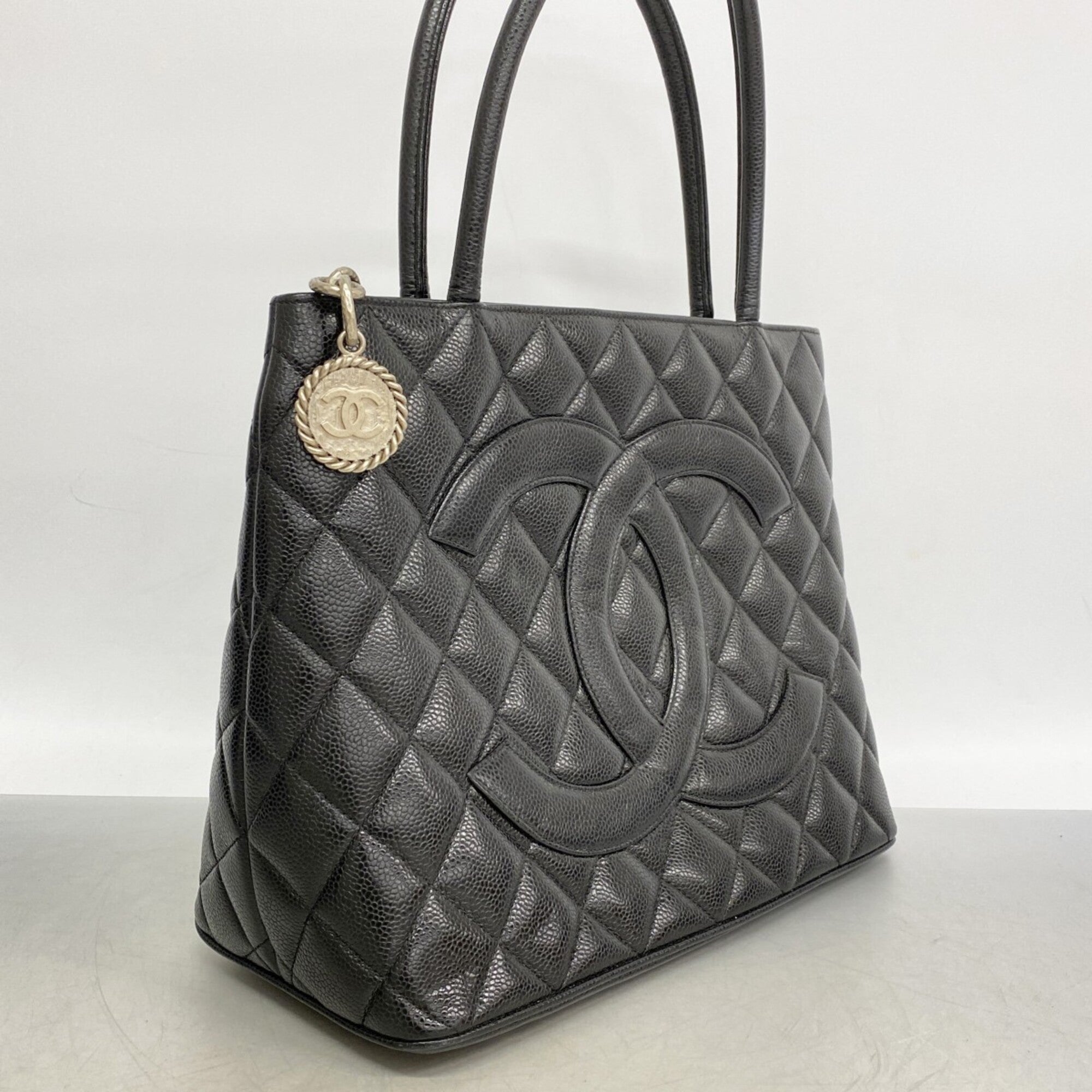 Chanel Black Grained Calfskin Tote Bag (Pre-Owned)