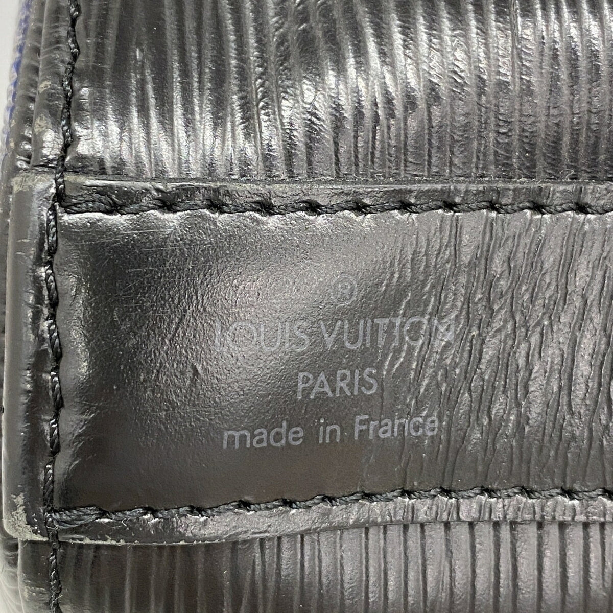 Louis Vuitton Noir Shoulder Bag (Pre-Owned)