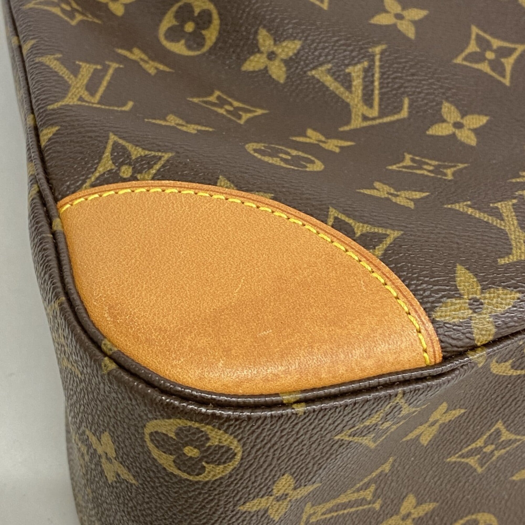 Louis Vuitton Brown Shoulder Bag (Pre-Owned)