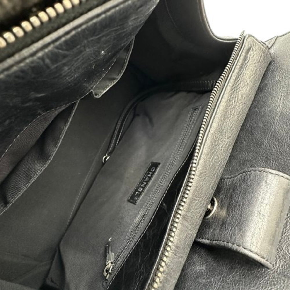 Chanel Boy Chanel Black Leather Shoulder Bag (Pre-Owned)