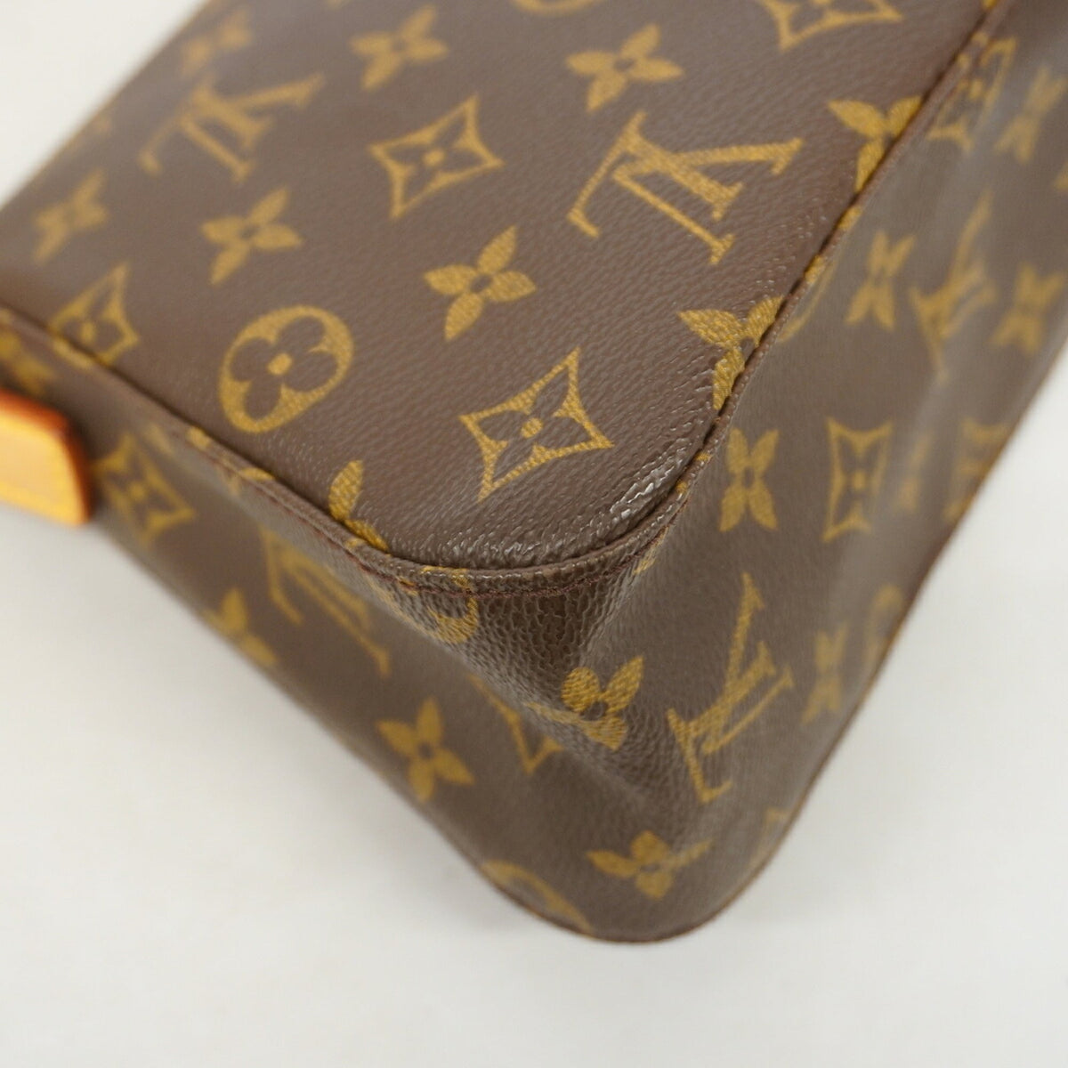 Louis Vuitton Brown Shoulder Bag (Pre-Owned)