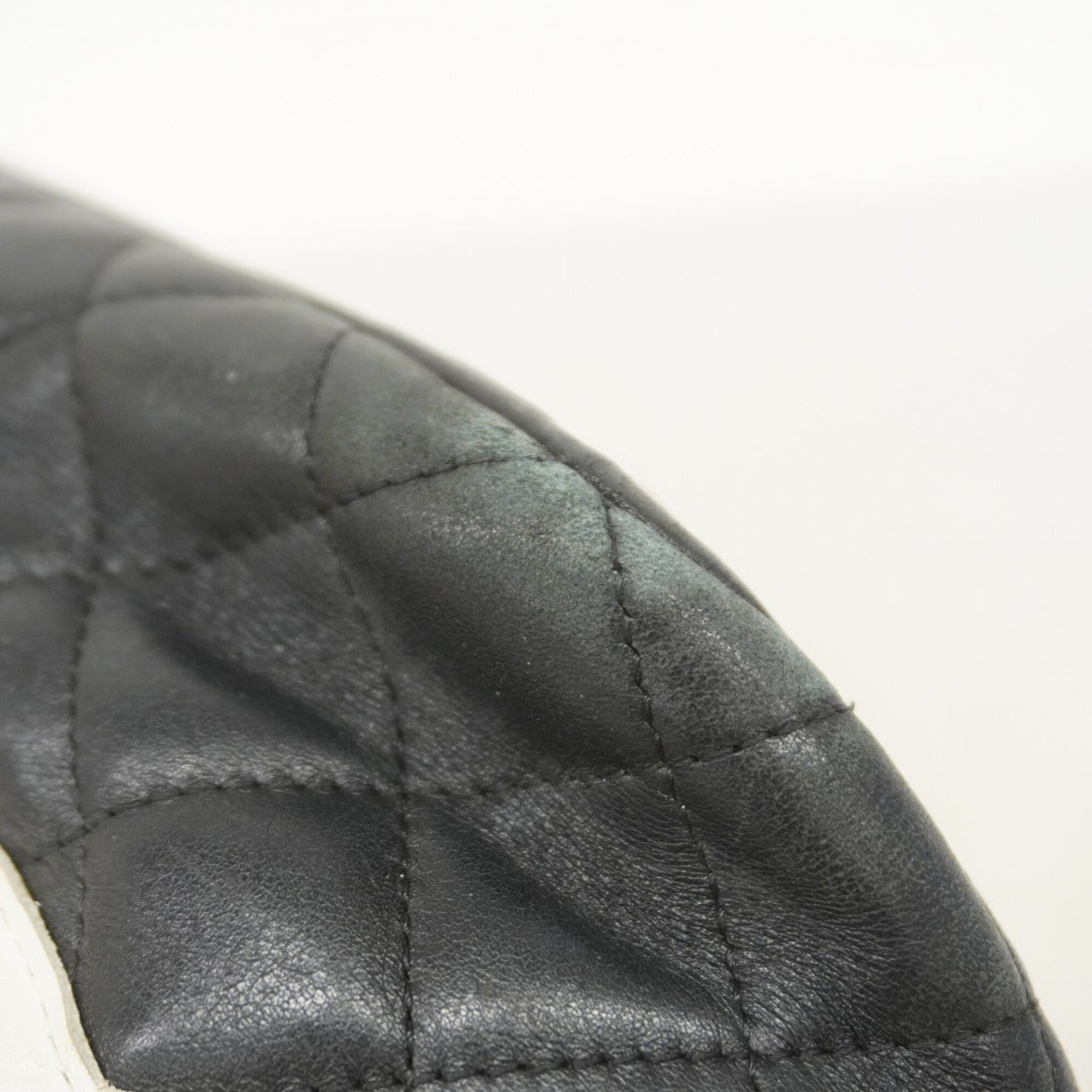 Chanel Black White Leather Tote Bag (Pre-Owned)