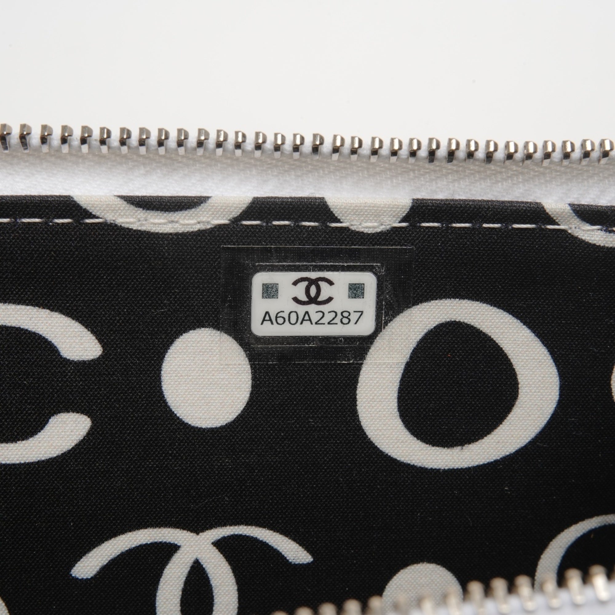 Chanel Matelasse White Grained Calfskin Coin Purse/Coin Case (Pre-Owned)