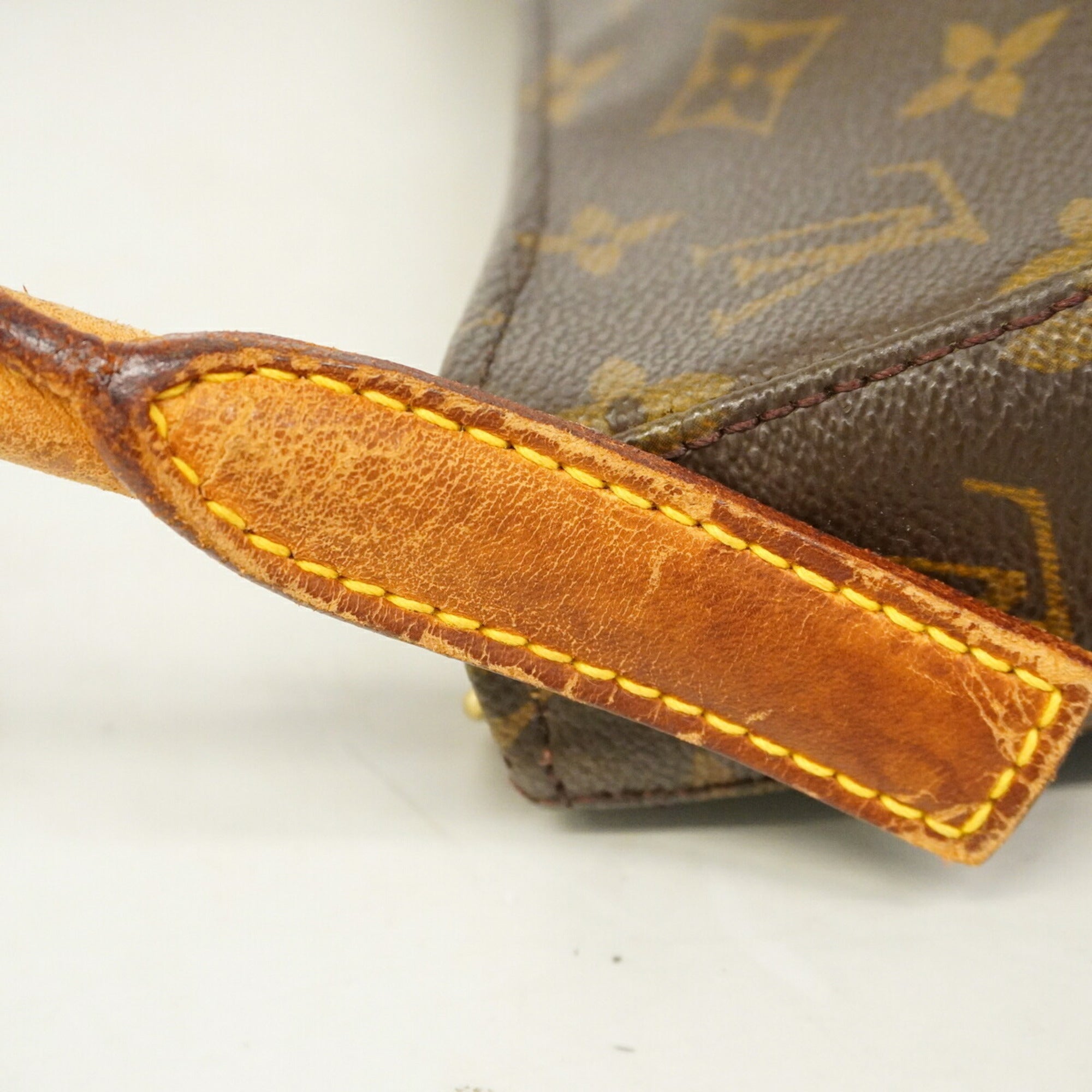 Louis Vuitton Brown Shoulder Bag (Pre-Owned)