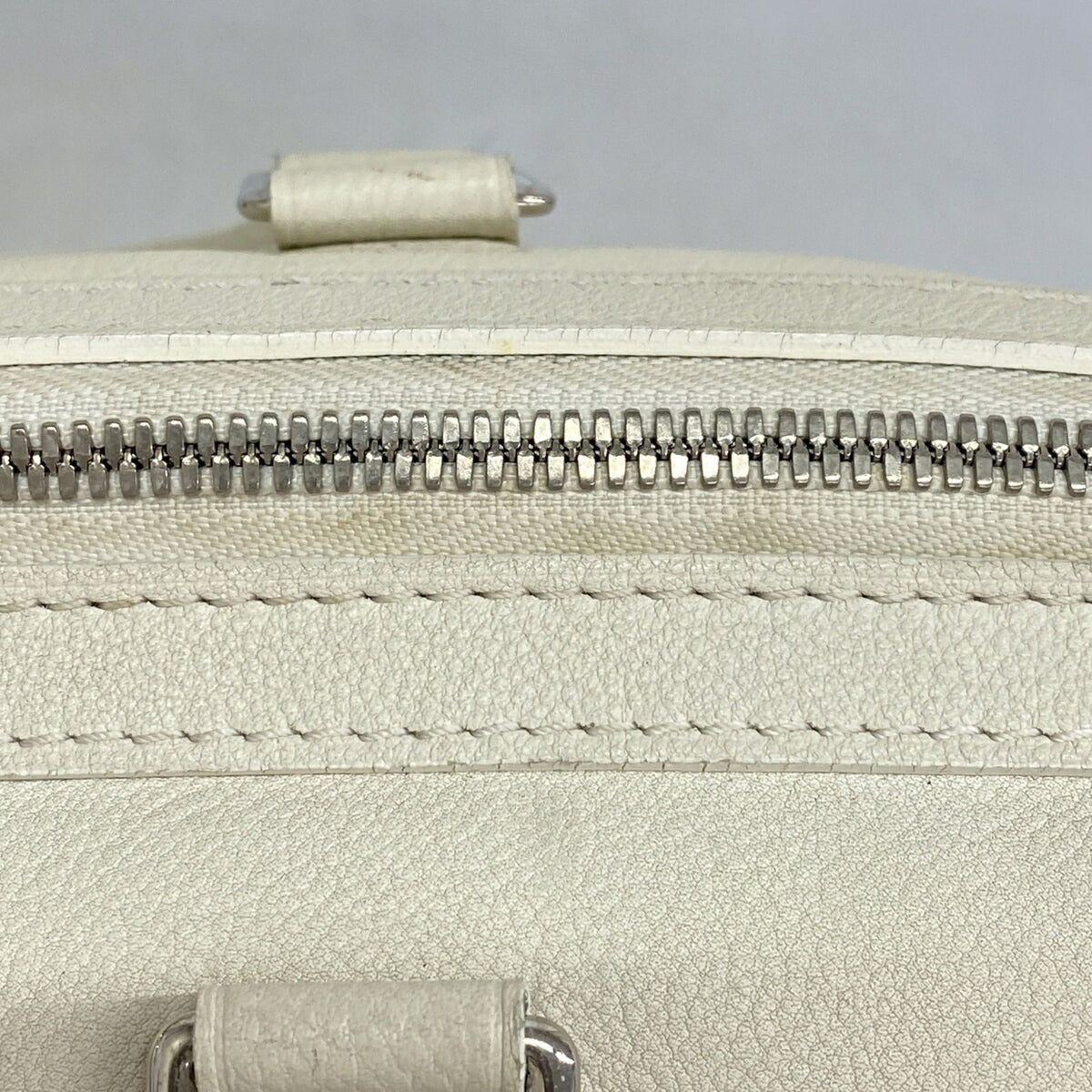 Louis Vuitton Blanc Casse Handbag (Pre-Owned)