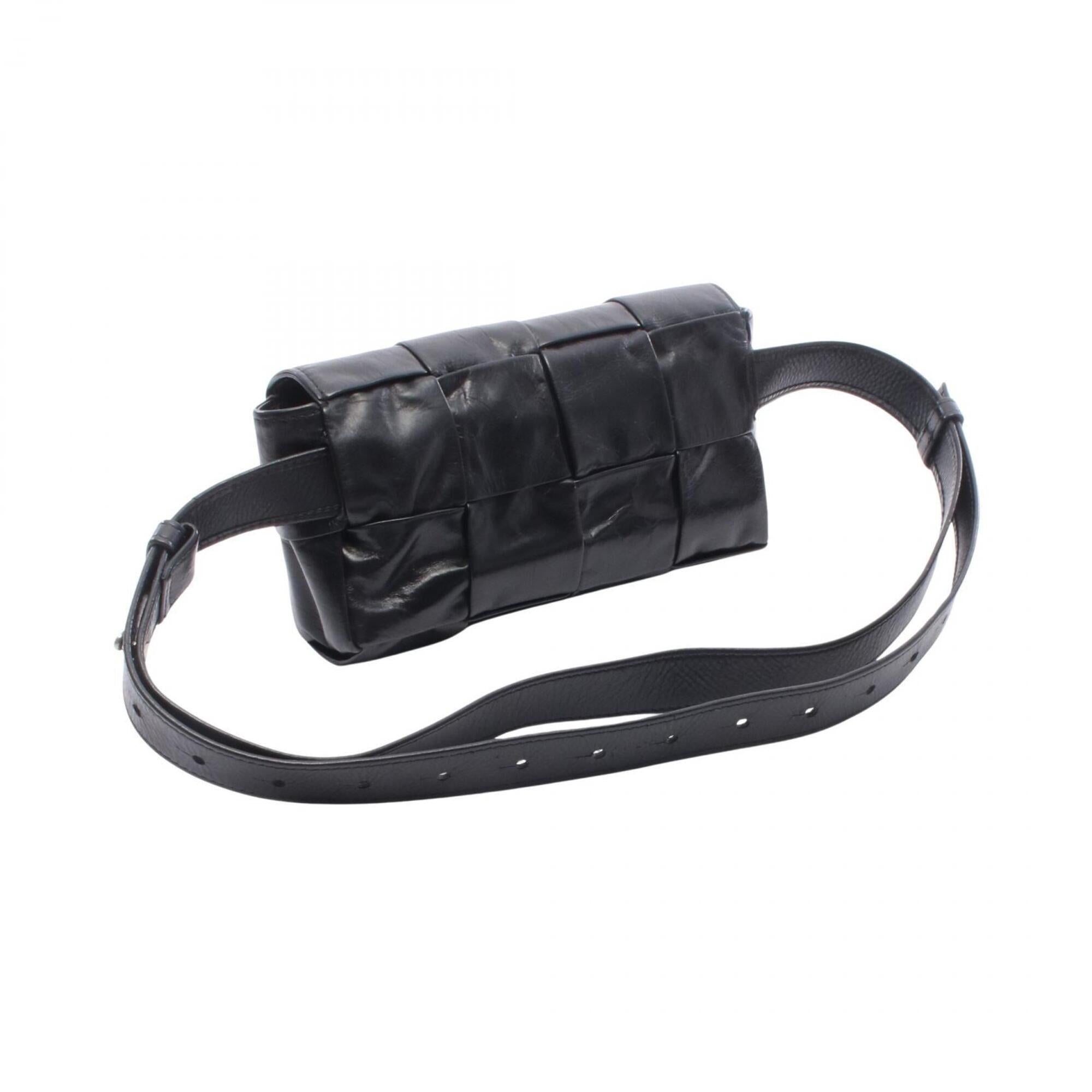 Bottega Veneta Black Leather Fanny Pack Handbag Sling Bag (Pre-Owned)