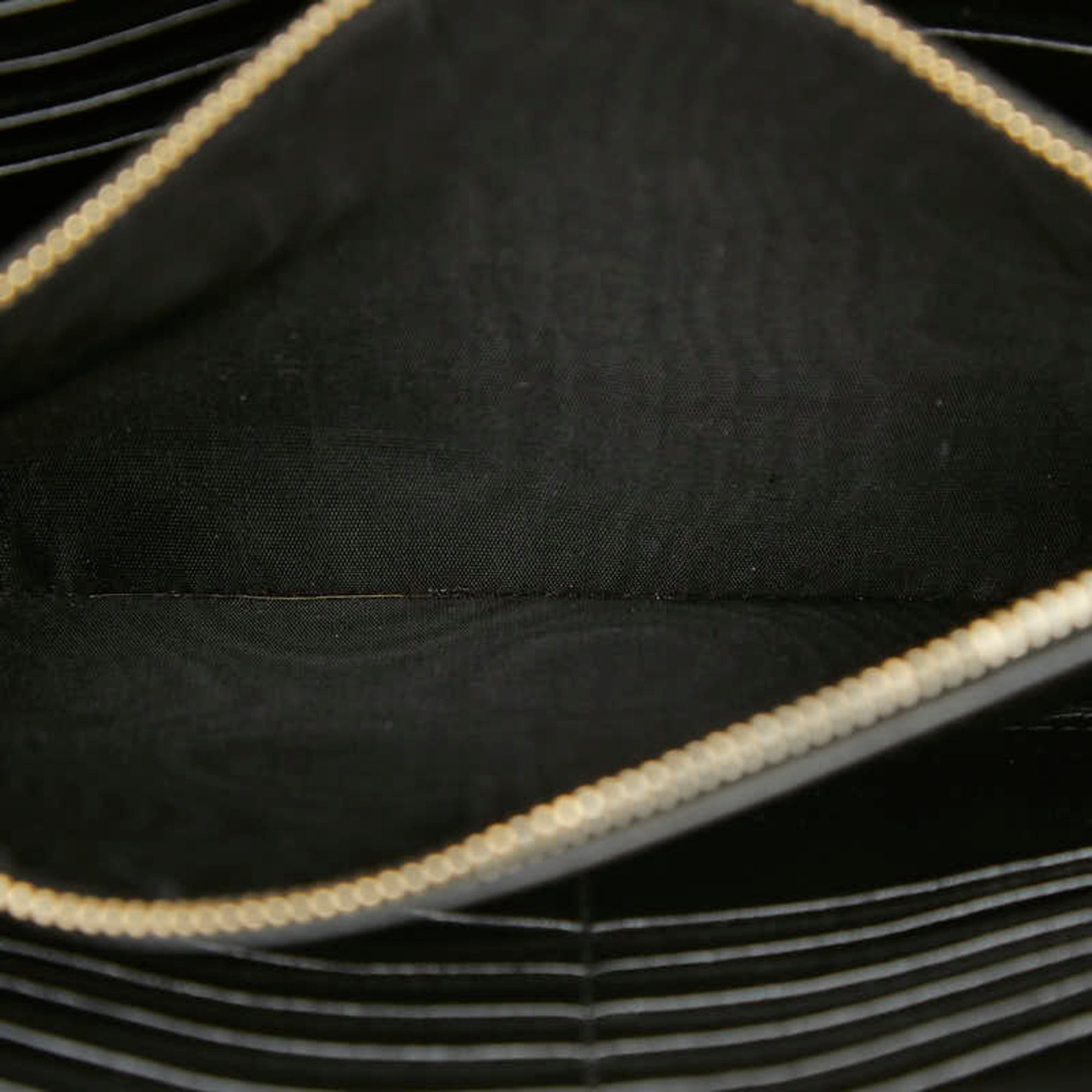 Saint Laurent Black Leather Shoulder Bag (Pre-Owned)