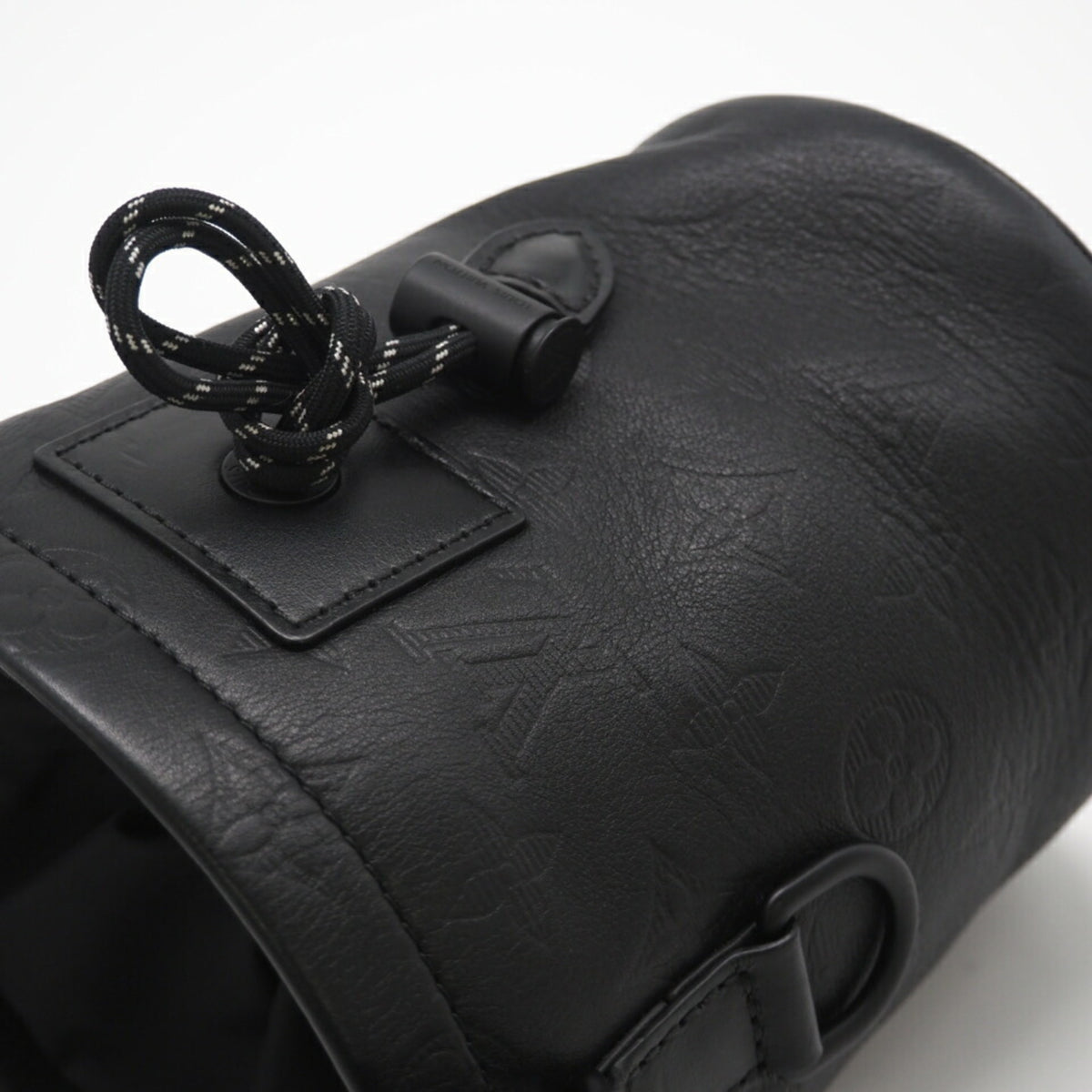 Louis Vuitton Black Leather Shoulder Bag (Pre-Owned)