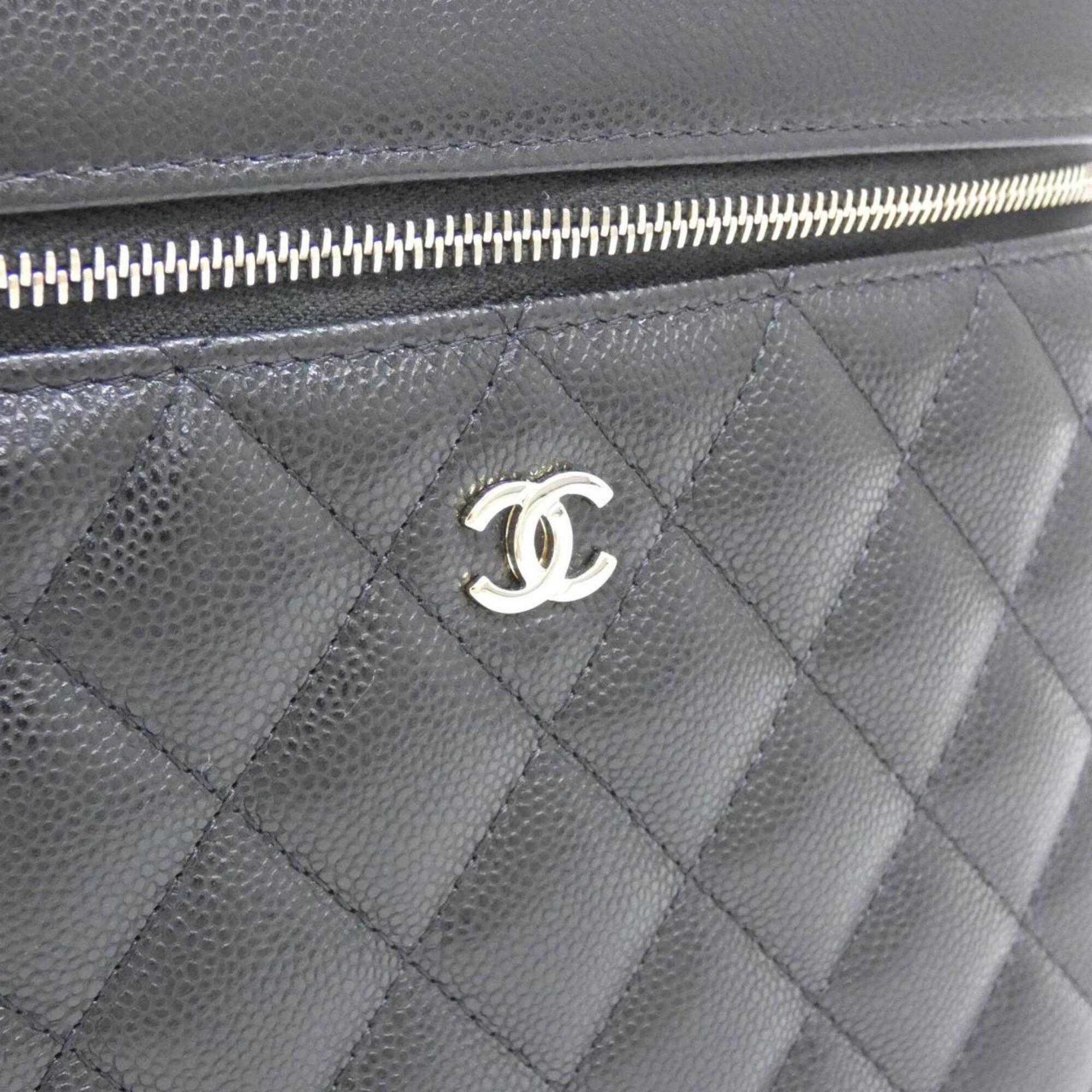 Chanel Black Grained Calfskin Handbag (Pre-Owned)