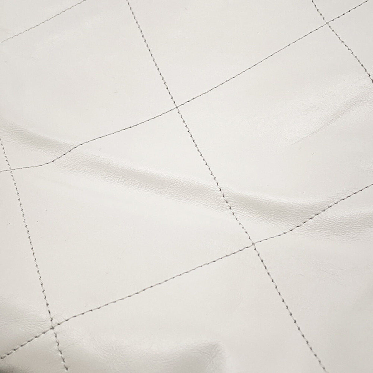 Chanel White Handbag (Pre-Owned)