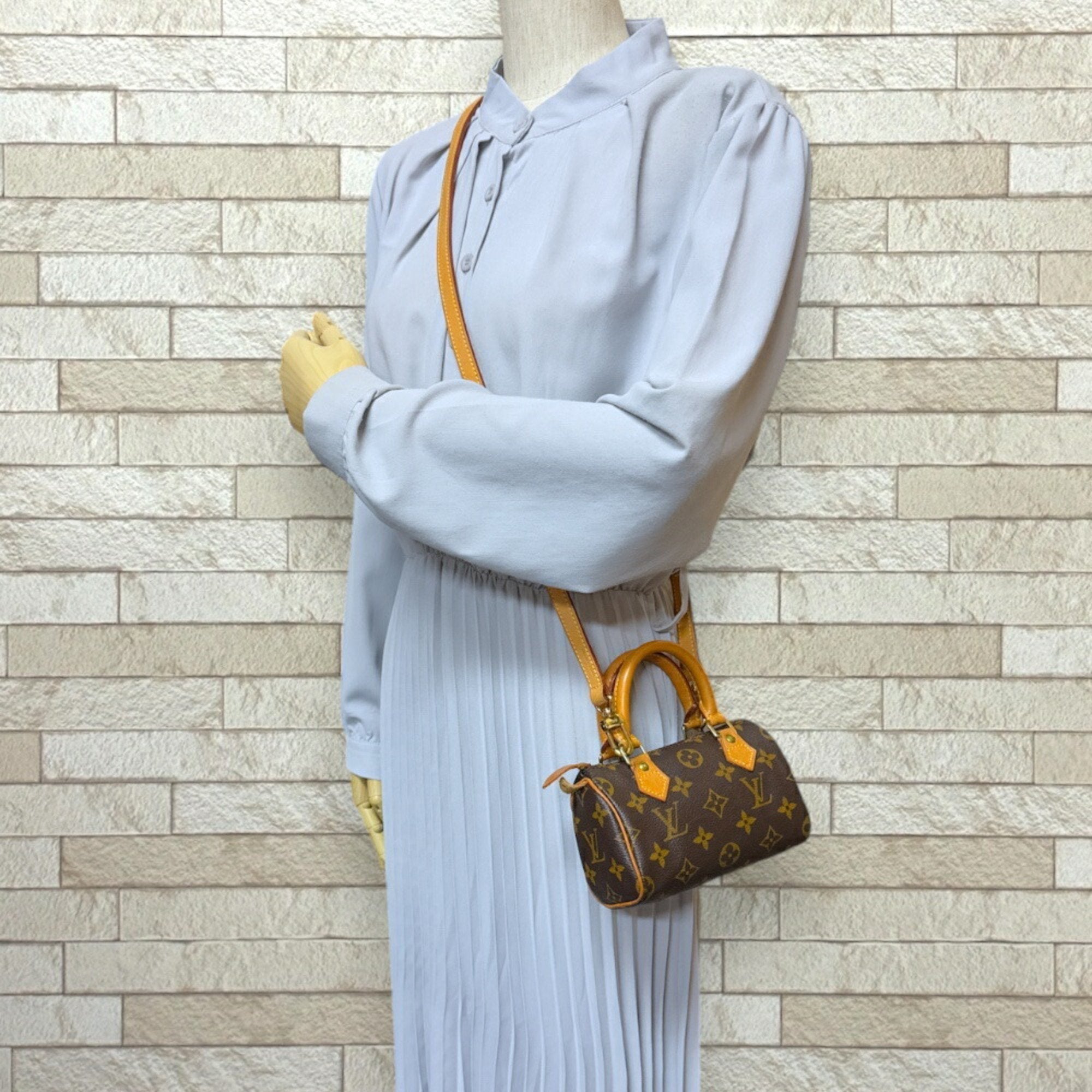 Louis Vuitton Brown Monogram Monogram Shoulder Bag (Pre-Owned)