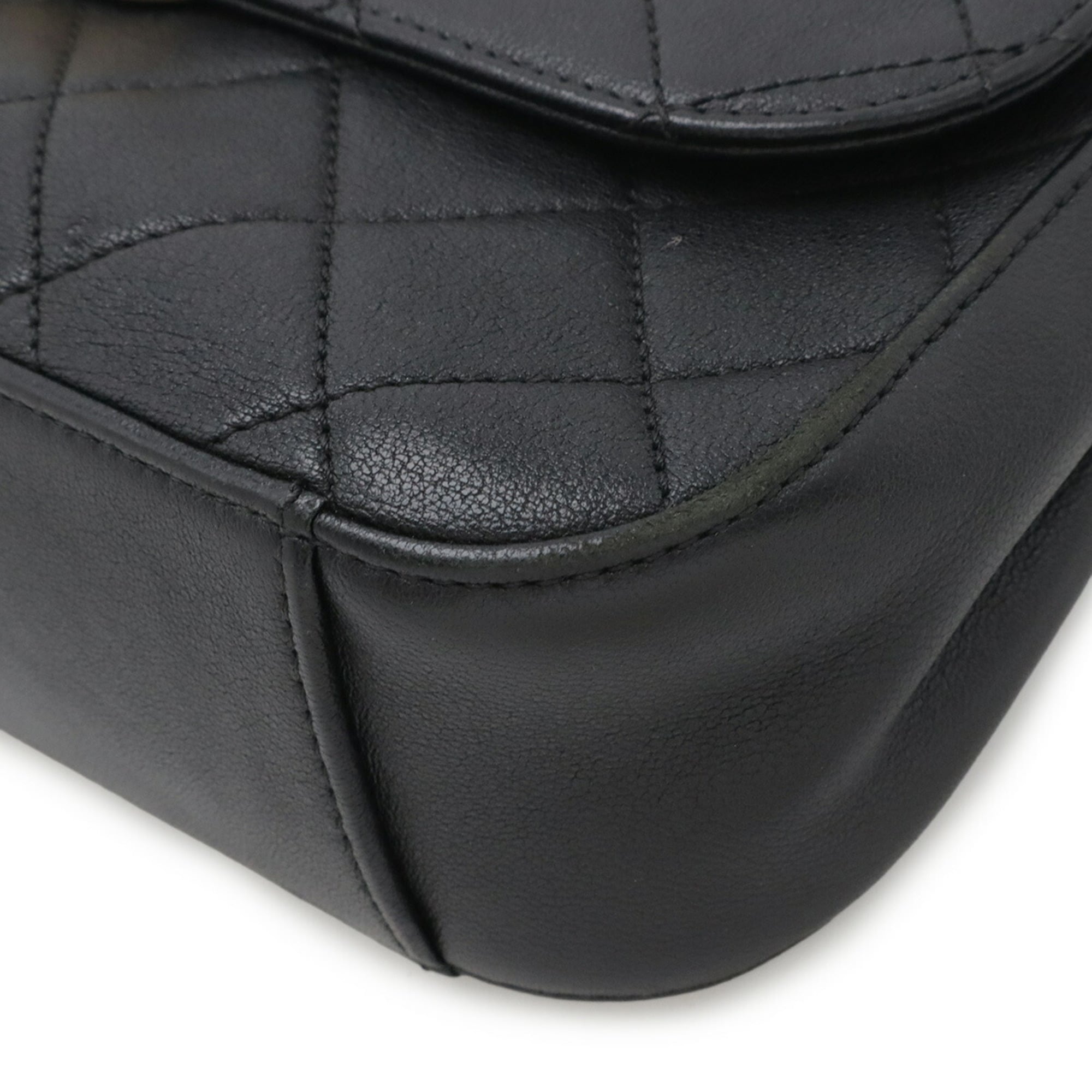 Chanel Matelasse Black Leather Handbag Shoulder Bag (Pre-Owned)
