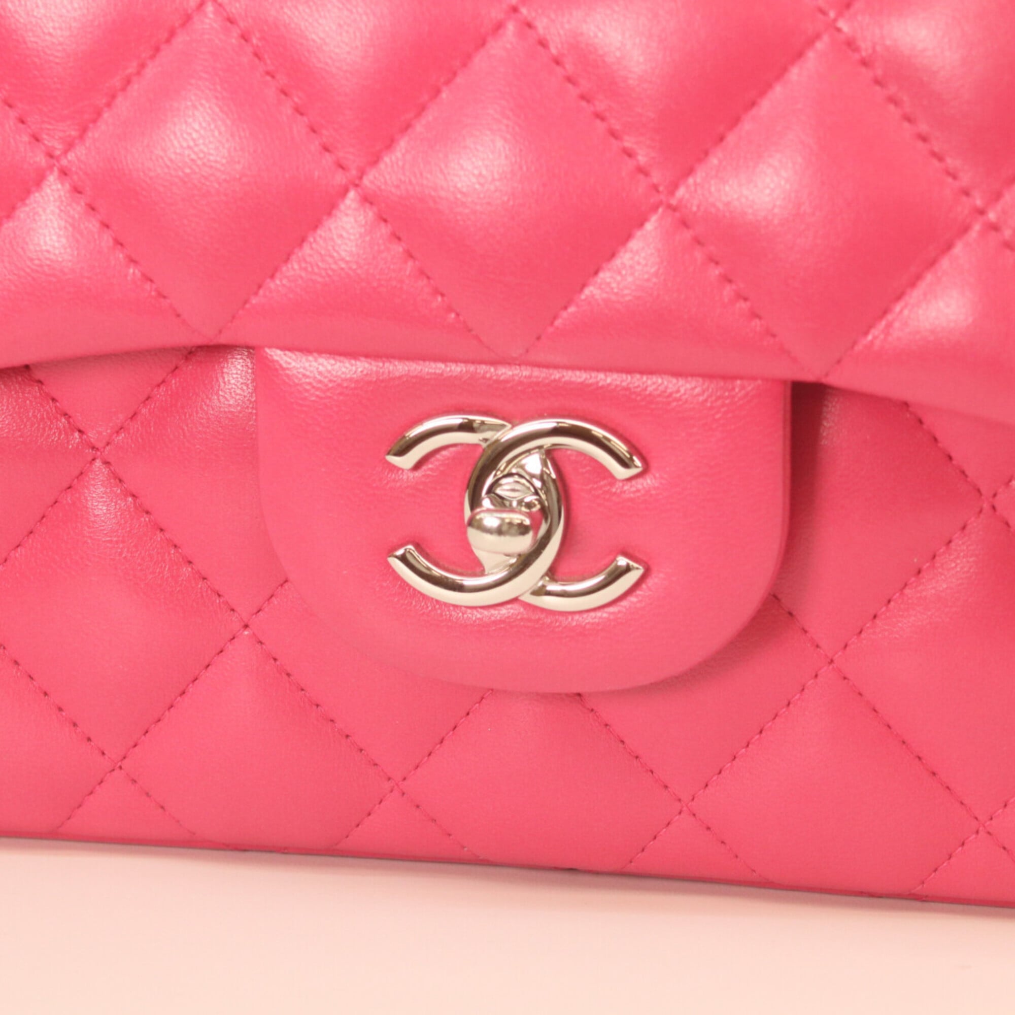 Chanel Pink Leather Shoulder Bag (Pre-Owned)
