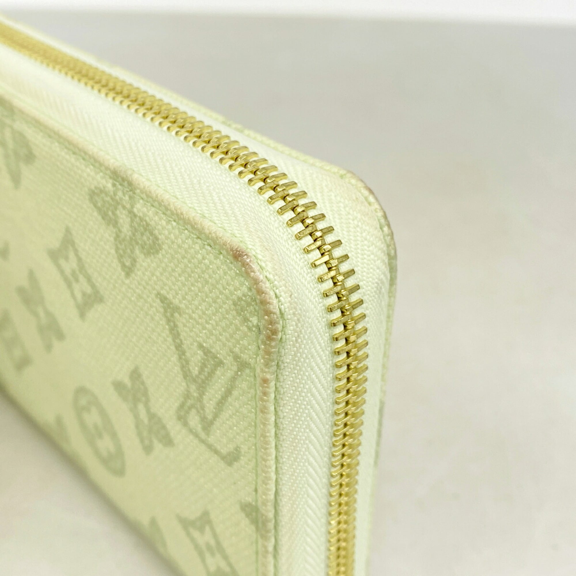 Louis Vuitton Green Long Wallet (Bi-Fold) (Pre-Owned)