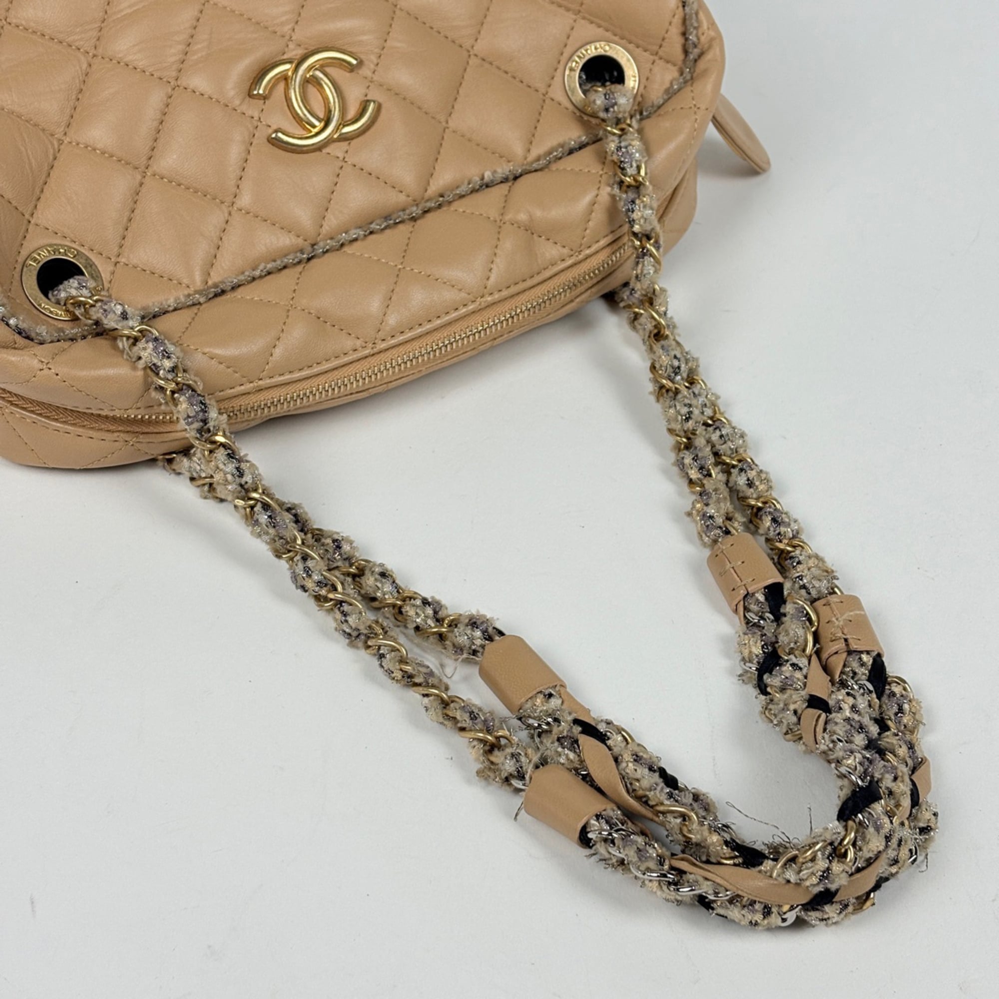 Chanel Matelasse Beige Leather Shoulder Bag (Pre-Owned)