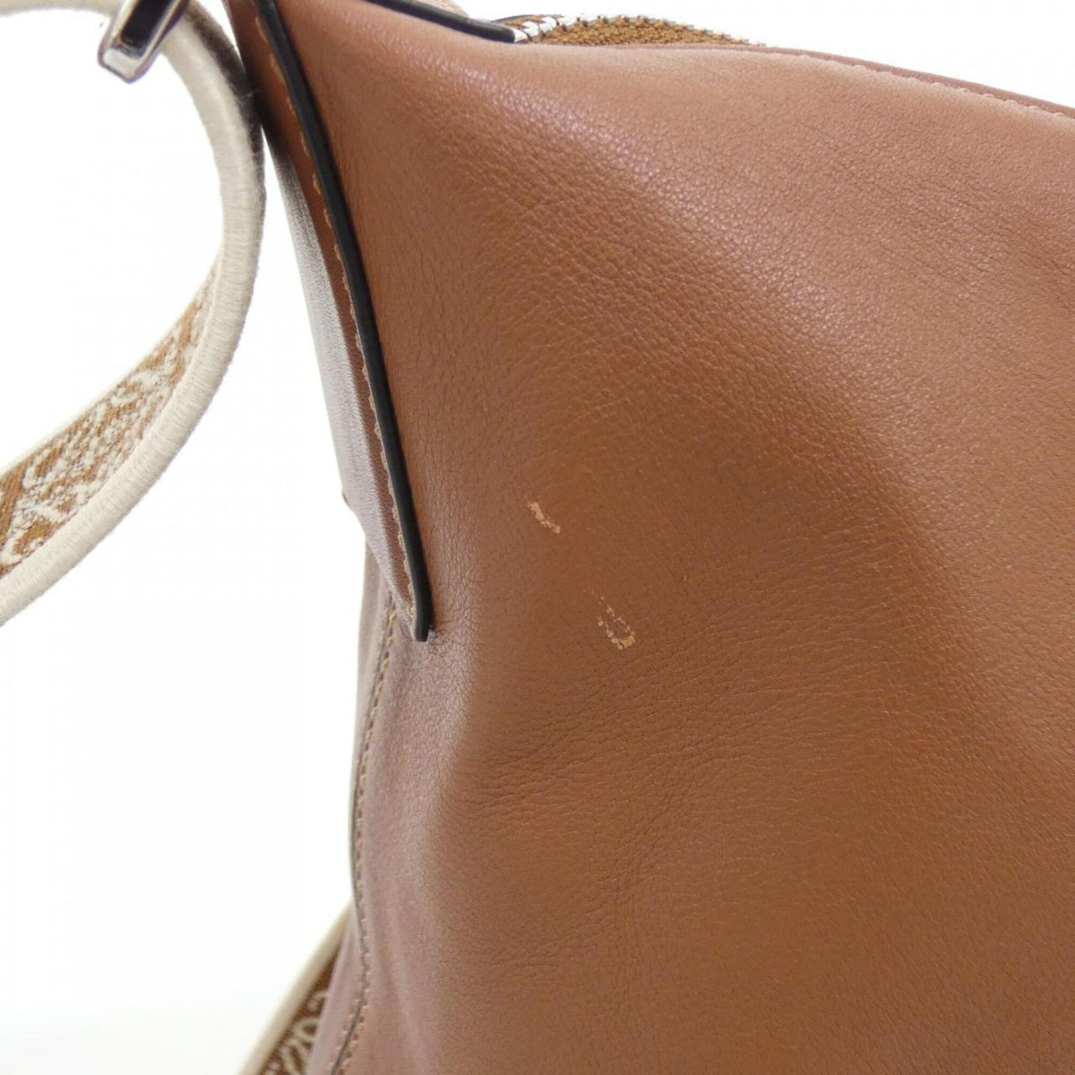 Loewe Beige Leather Shoulder Bag (Pre-Owned)