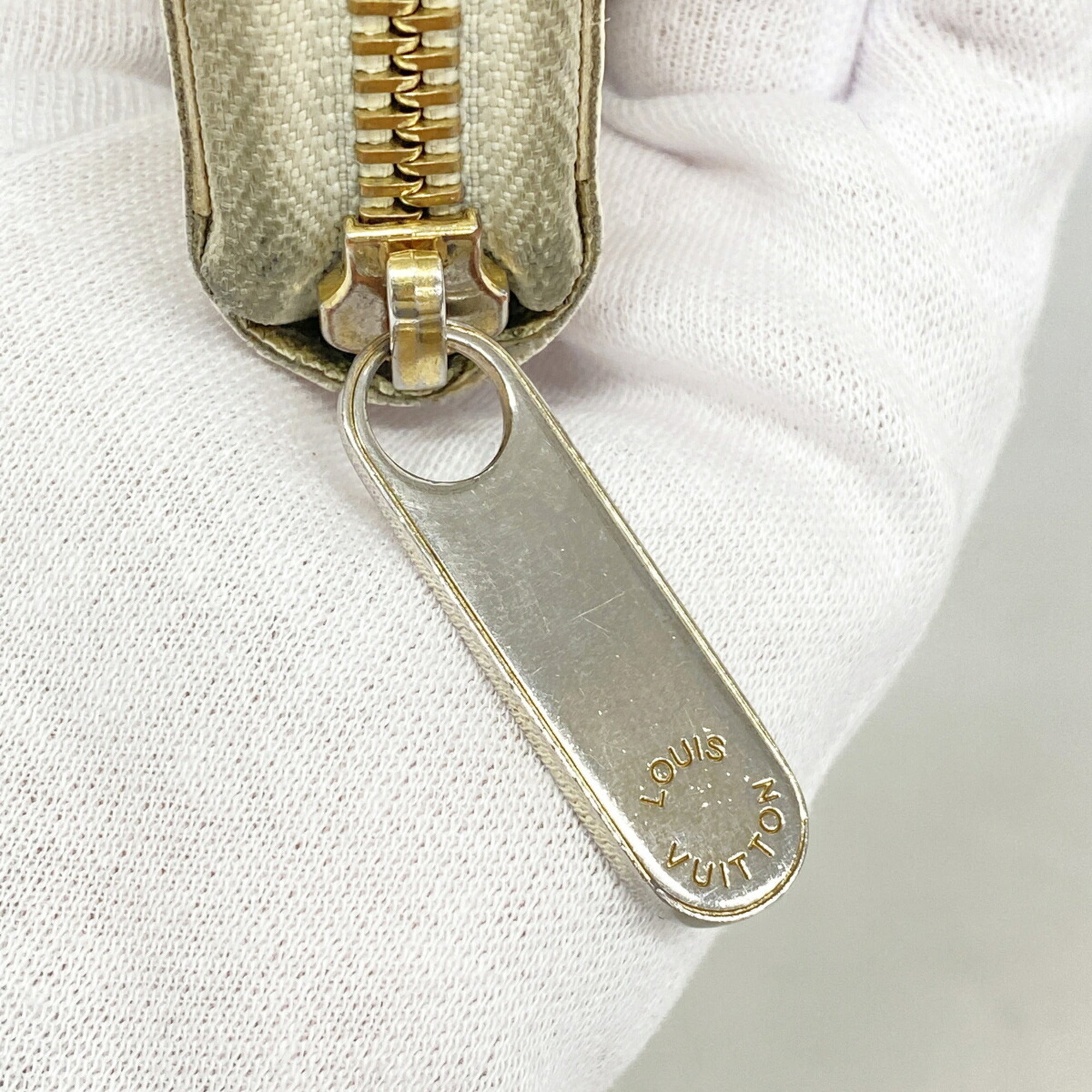 Louis Vuitton White Long Wallet (Bi-Fold) (Pre-Owned)