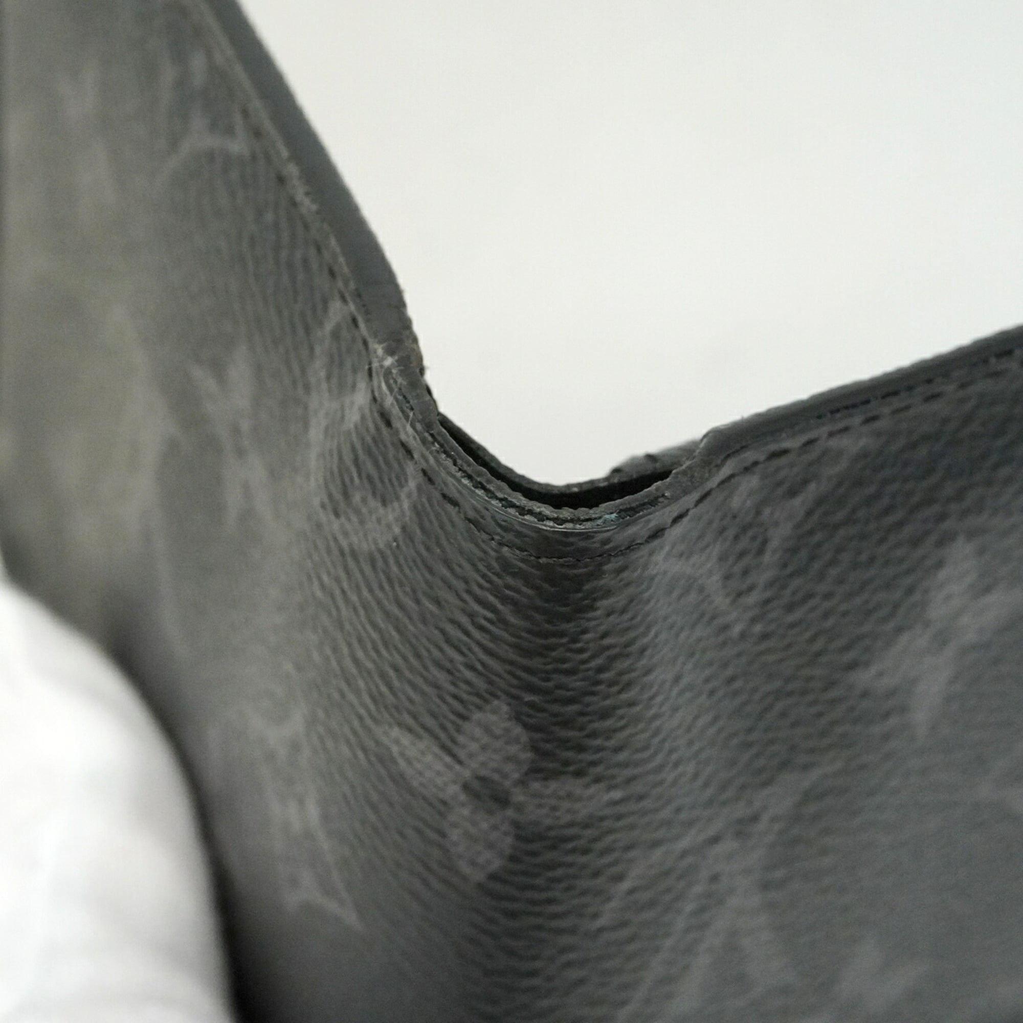 Louis Vuitton Black Wallet (Bi-Fold) (Pre-Owned)