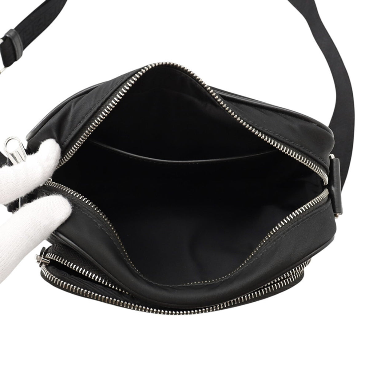 Burberry Black Nylon Shoulder Bag (Pre-Owned)