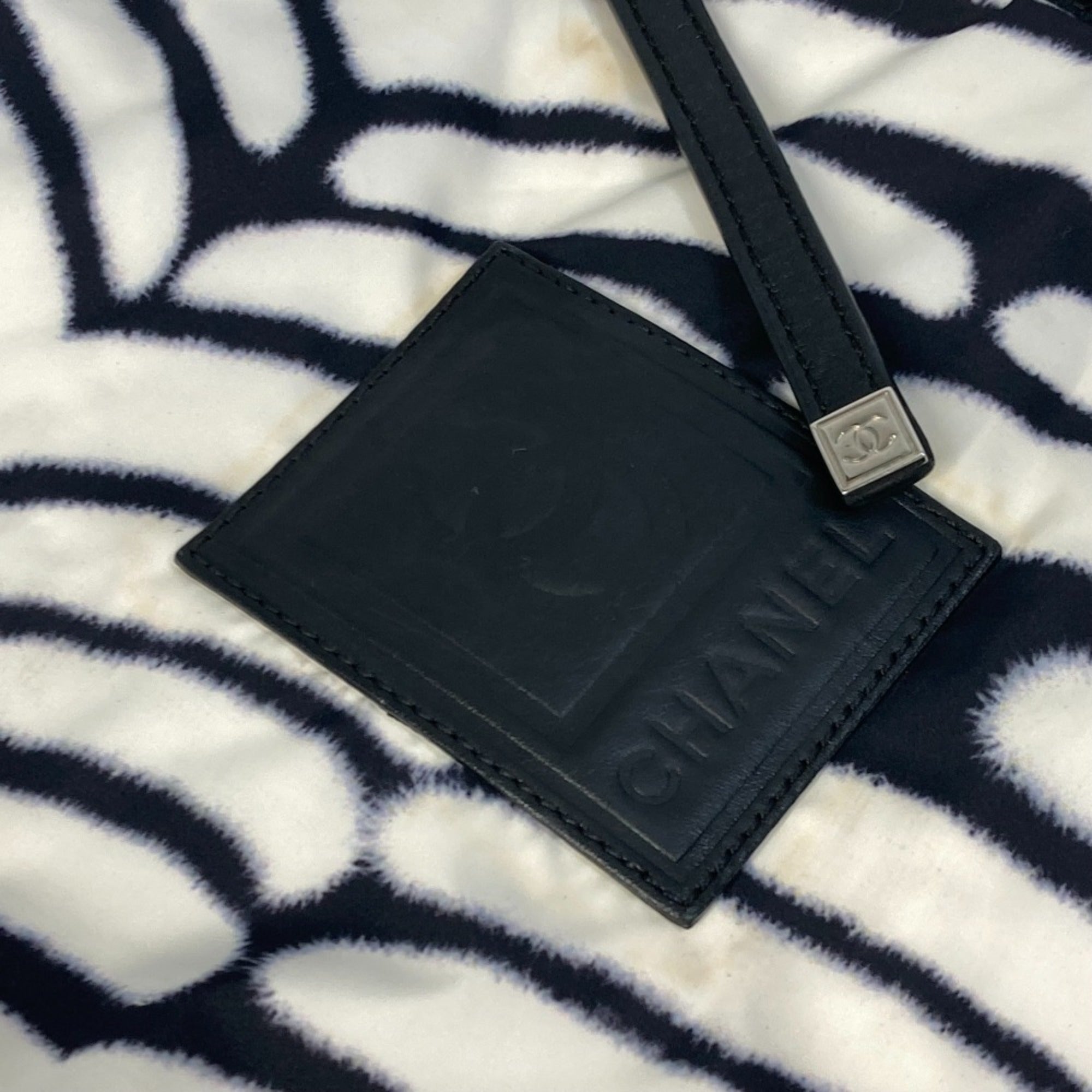 Chanel Sport Black White Nylon Messenger Bag Shoulder Bag (Pre-Owned)