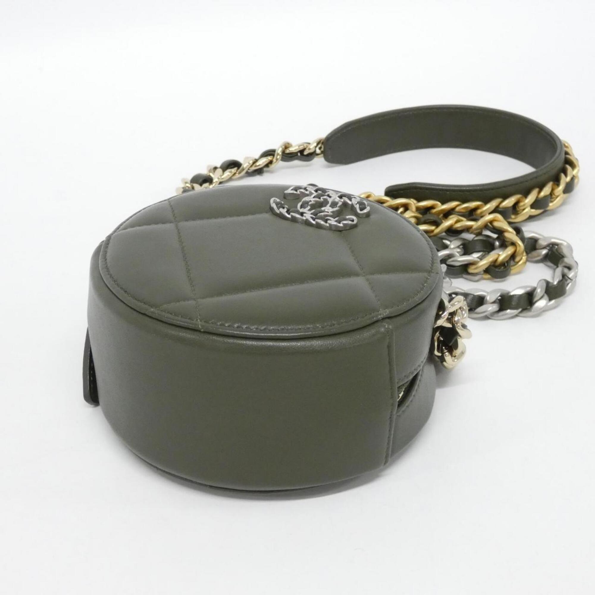 Chanel Green Leather Shoulder Bag (Pre-Owned)