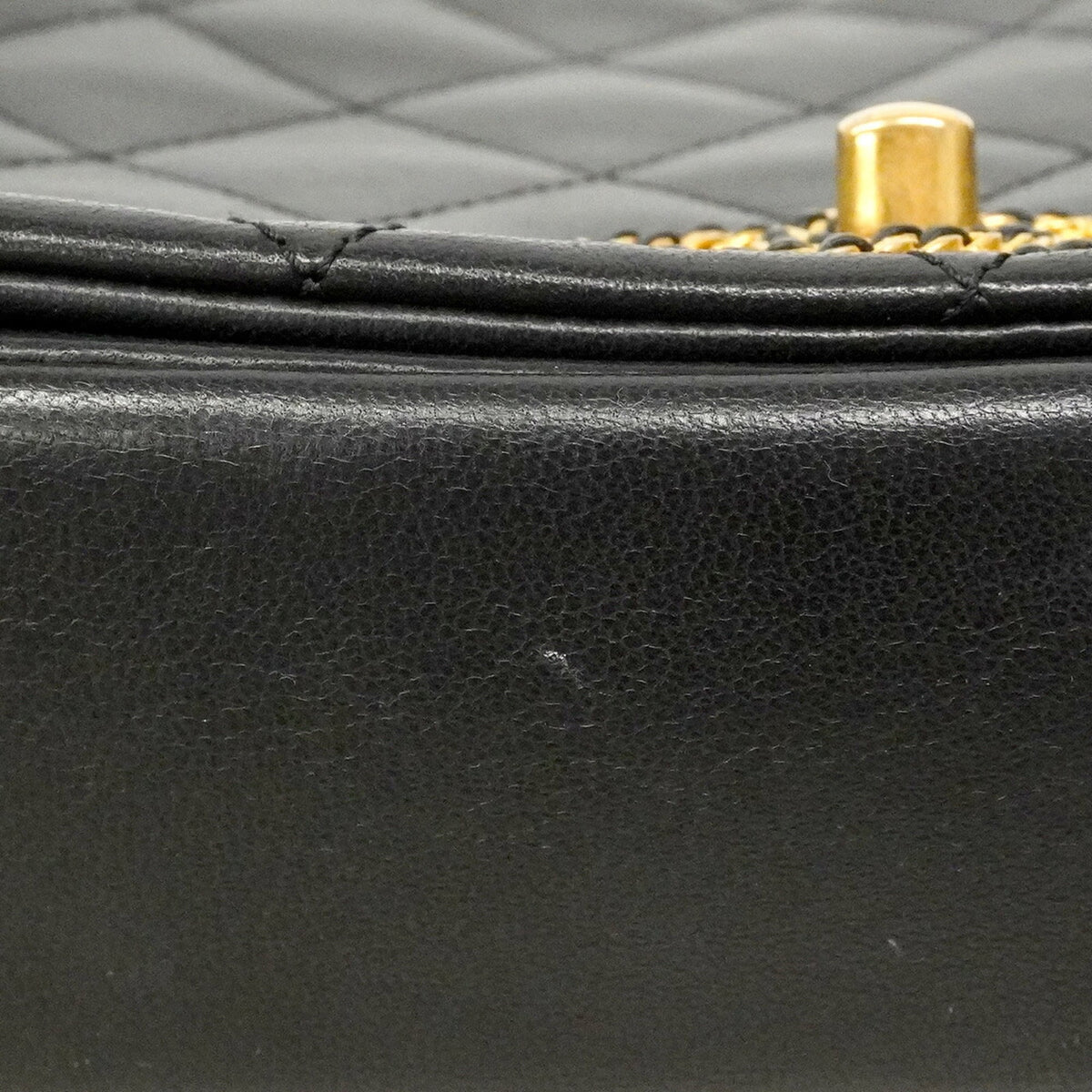 Chanel Black Leather Shoulder Bag (Pre-Owned)