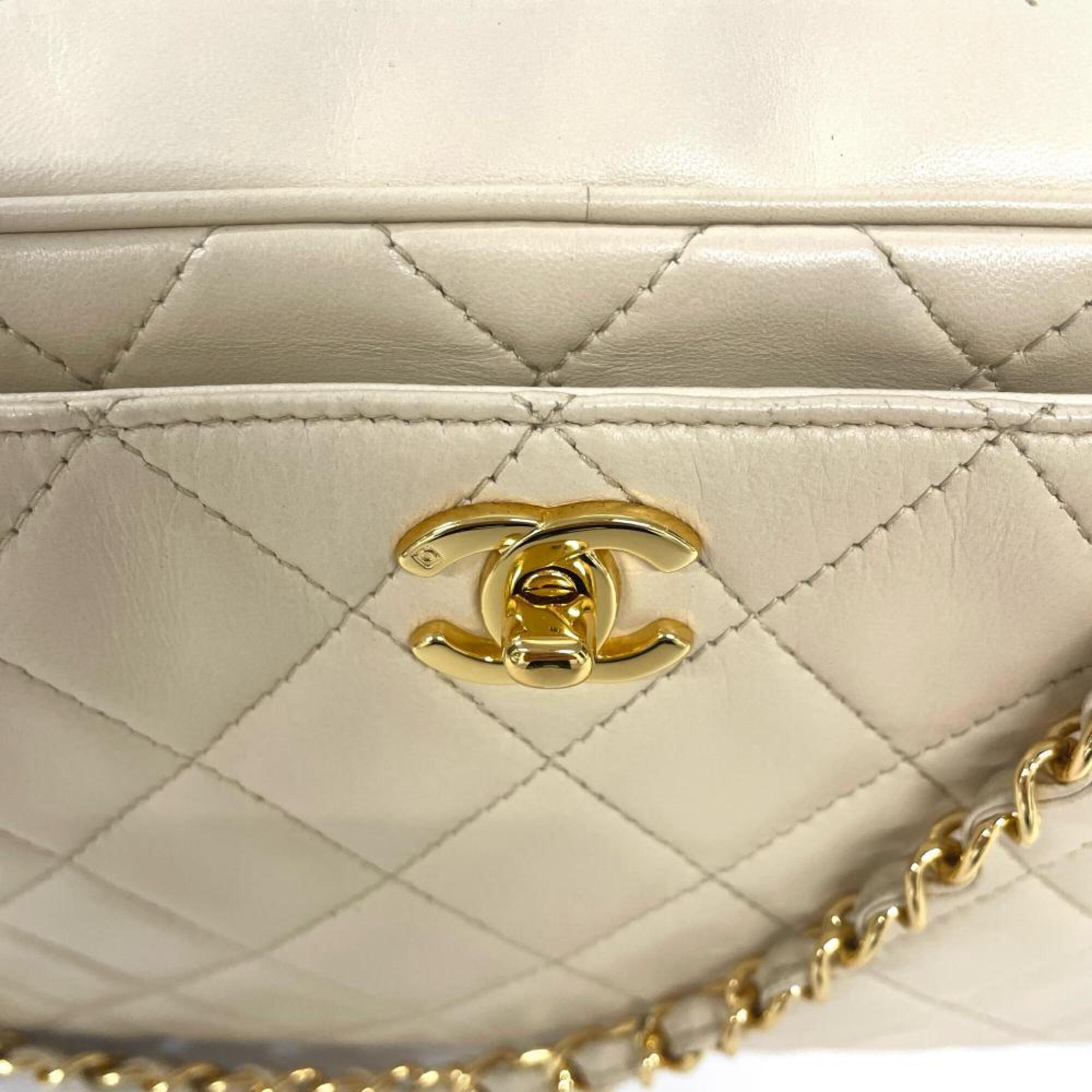 Chanel Beige Leather Shoulder Bag (Pre-Owned)