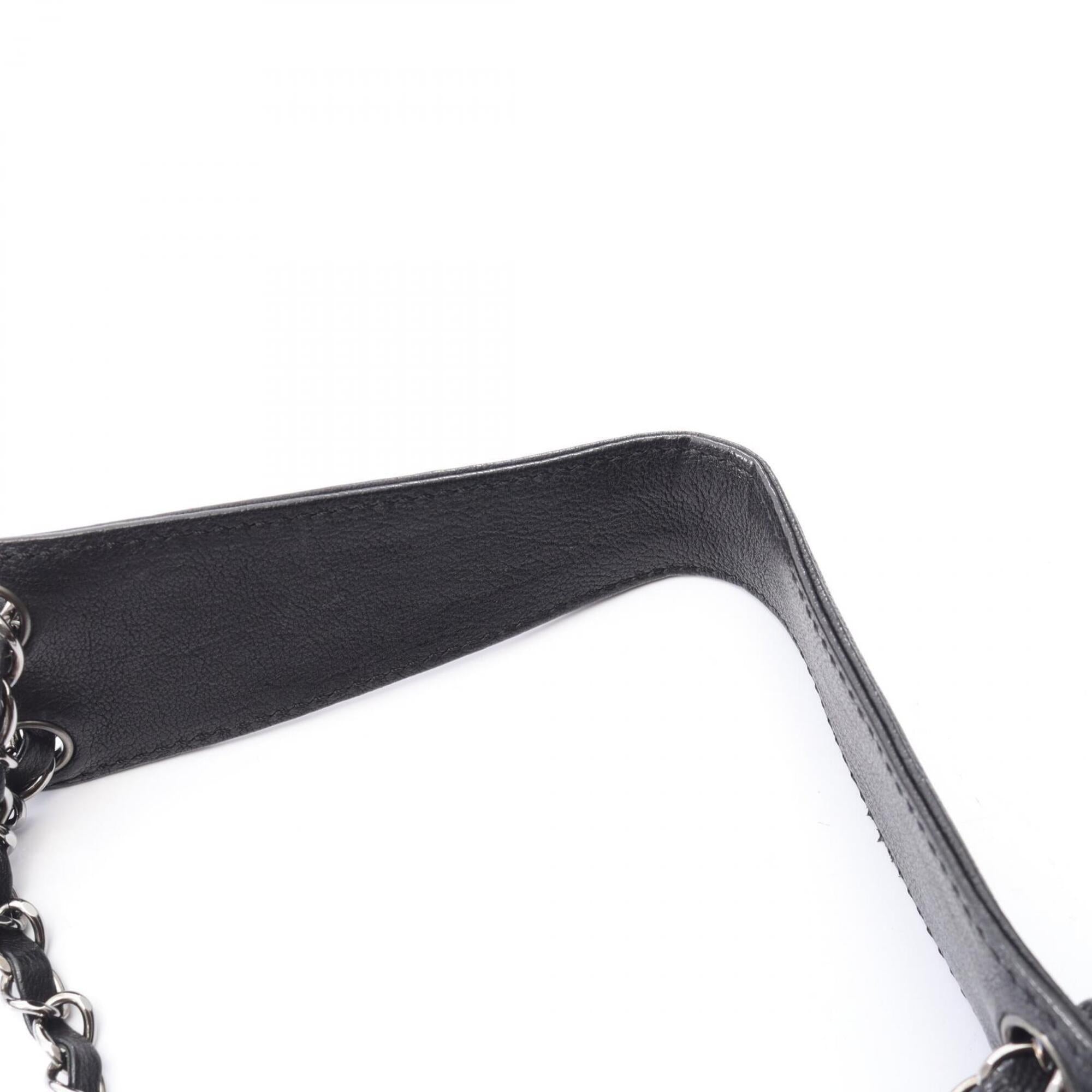 Chanel Black Leather Shoulder Bag (Pre-Owned)