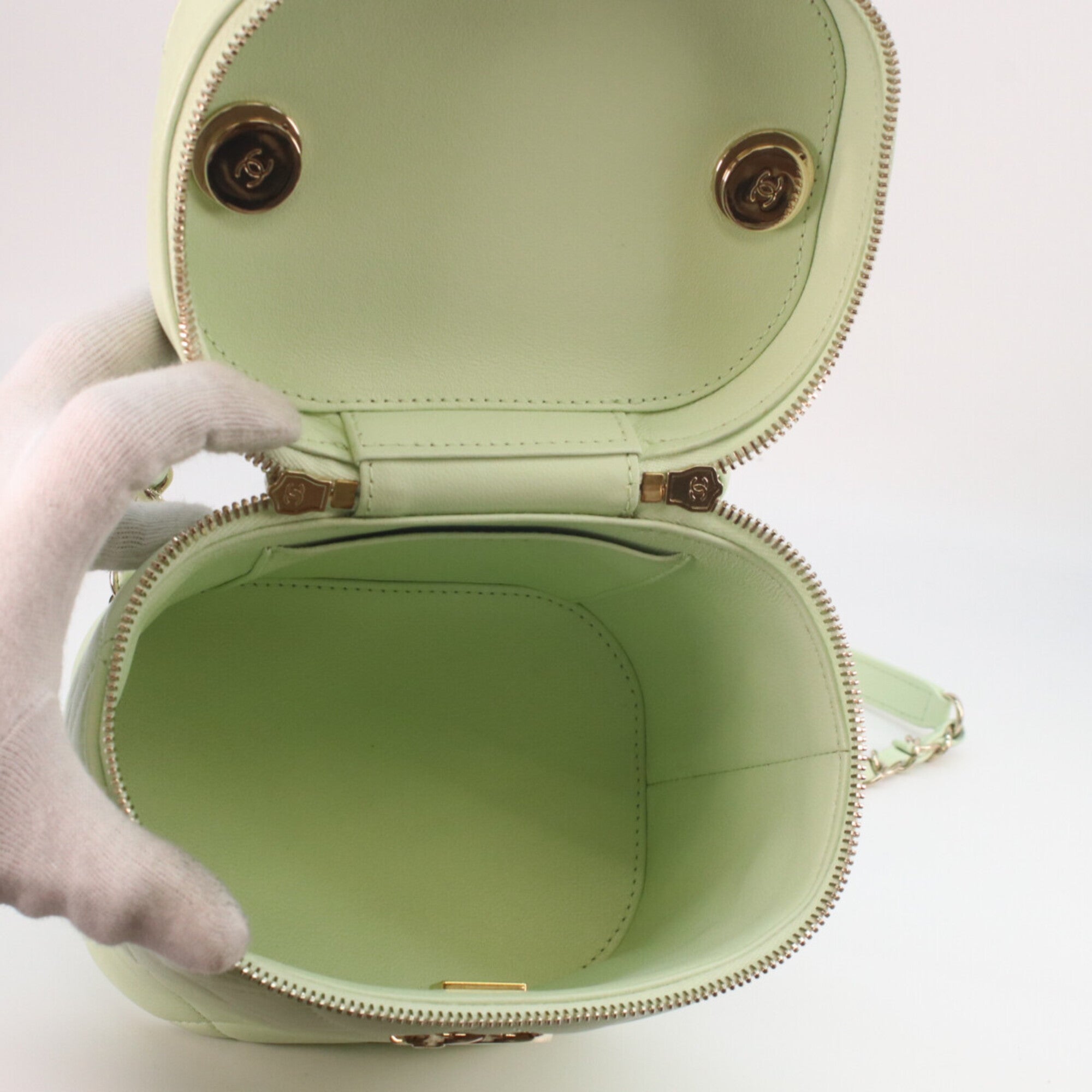 Chanel Lime Green Leather Shoulder Bag (Pre-Owned)