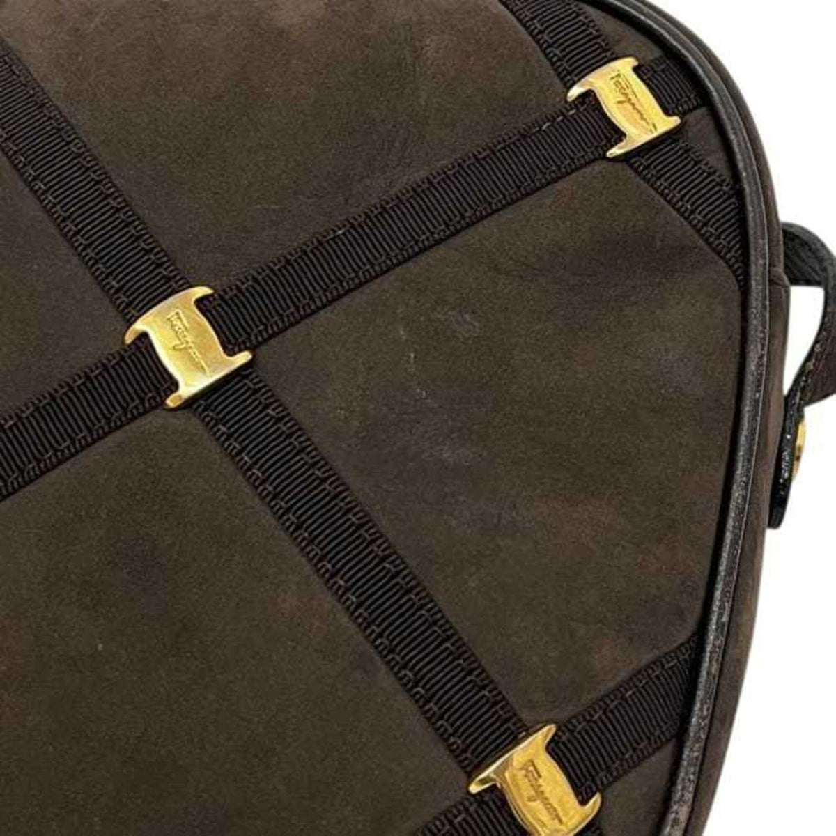 Salvatore Ferragamo Vara Brown Suede Leather Shoulder Bag (Pre-Owned)