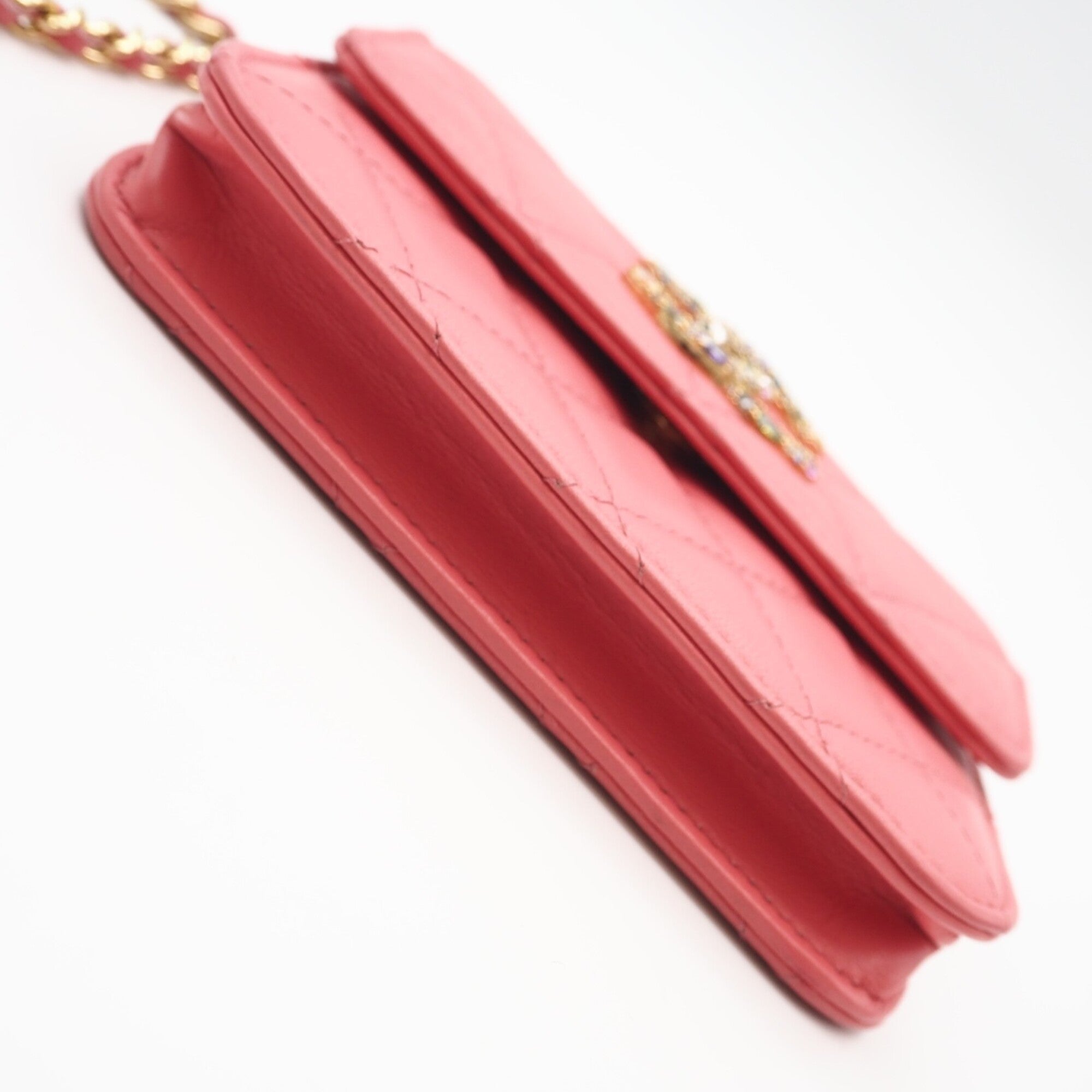 Chanel Matelasse Pink Leather Shoulder Bag (Pre-Owned)
