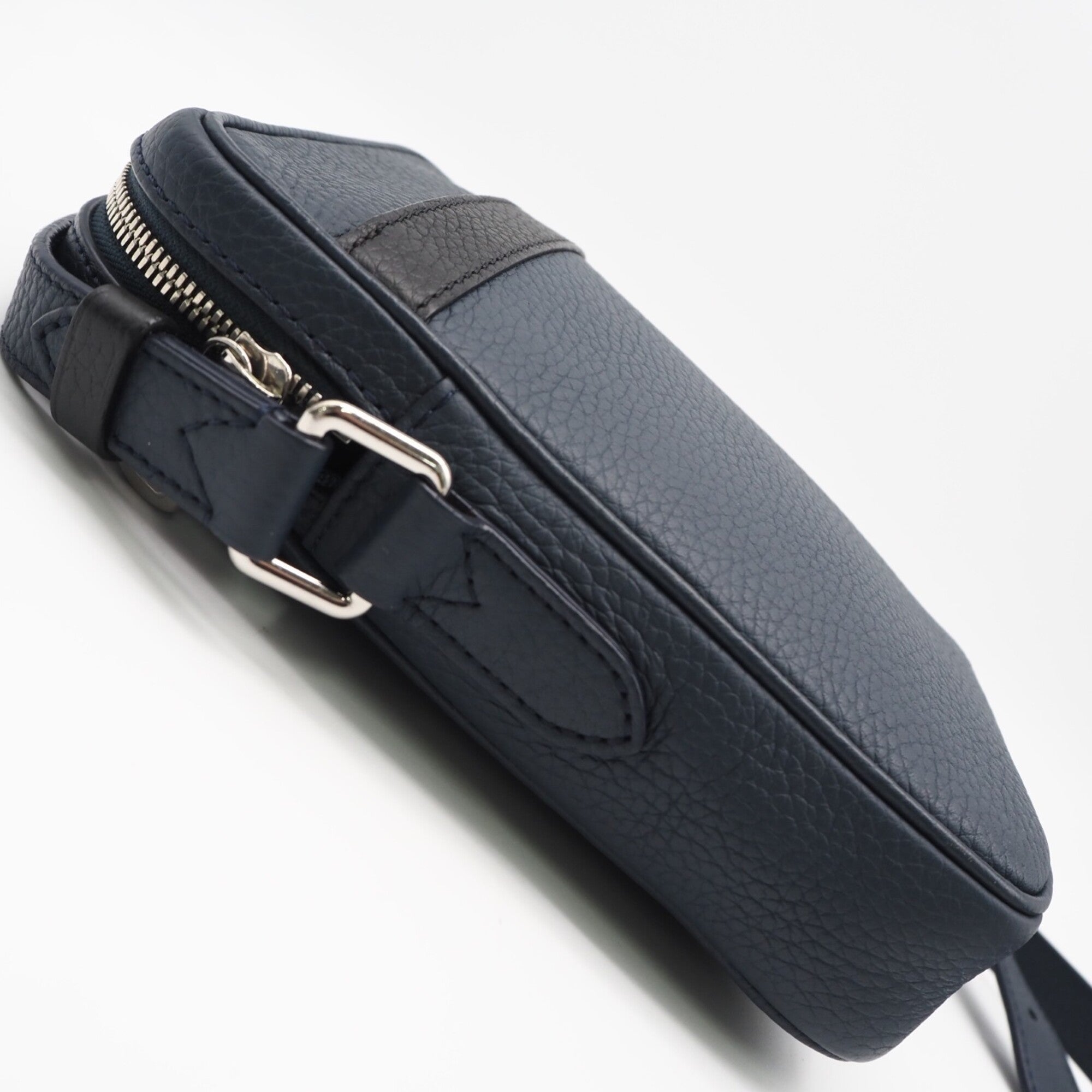 Louis Vuitton Navy Leather Shoulder Bag (Pre-Owned)