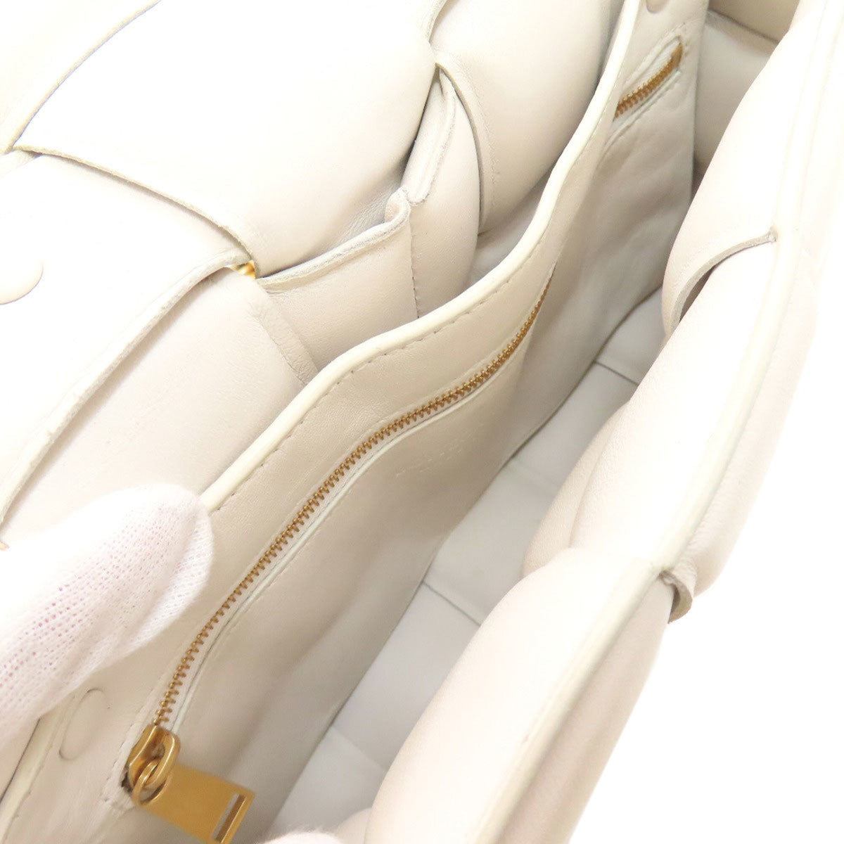Bottega Veneta White Handbag (Pre-Owned)