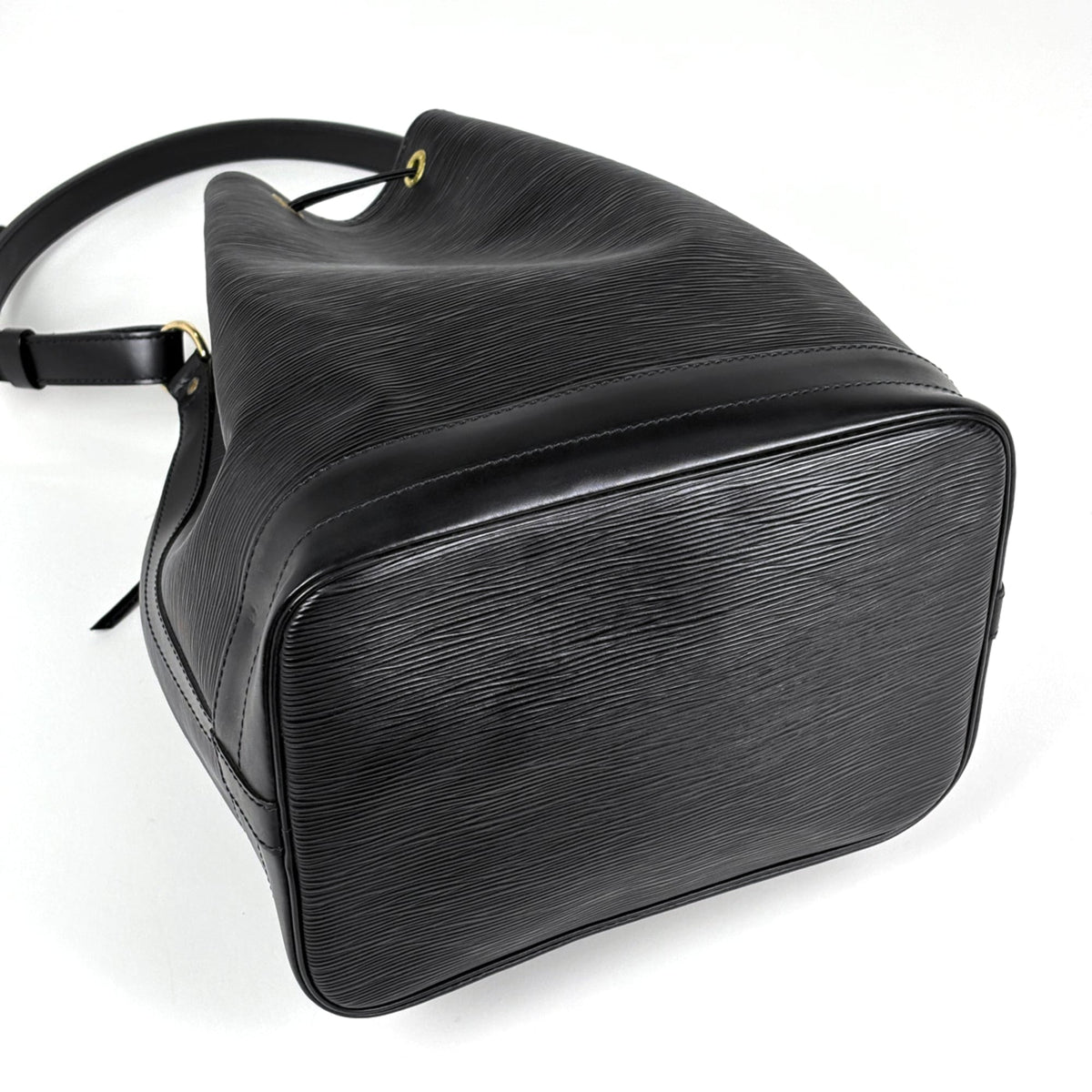 Louis Vuitton Black Noir Epi Leather Shoulder Bag (Pre-Owned)