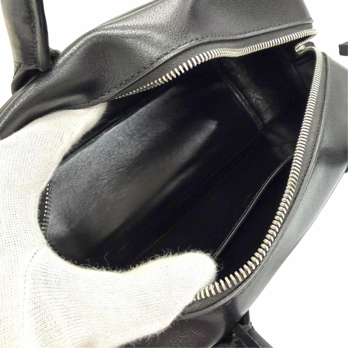 Bally Black Leather Handbag Shoulder Bag (Pre-Owned)
