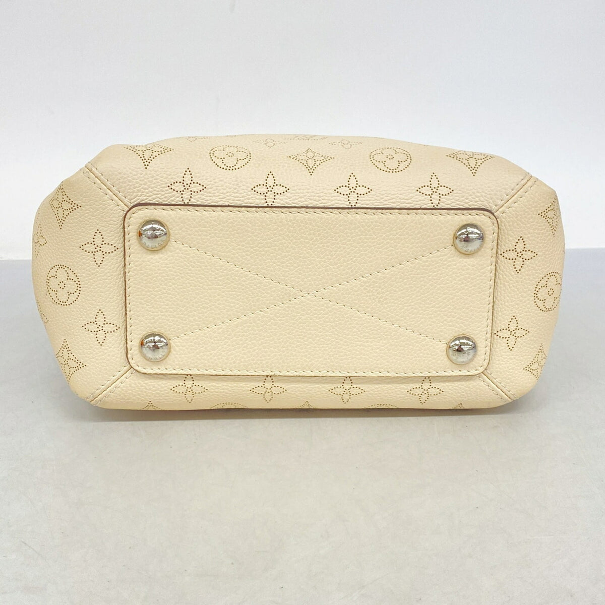Louis Vuitton Cream Handbag (Pre-Owned)