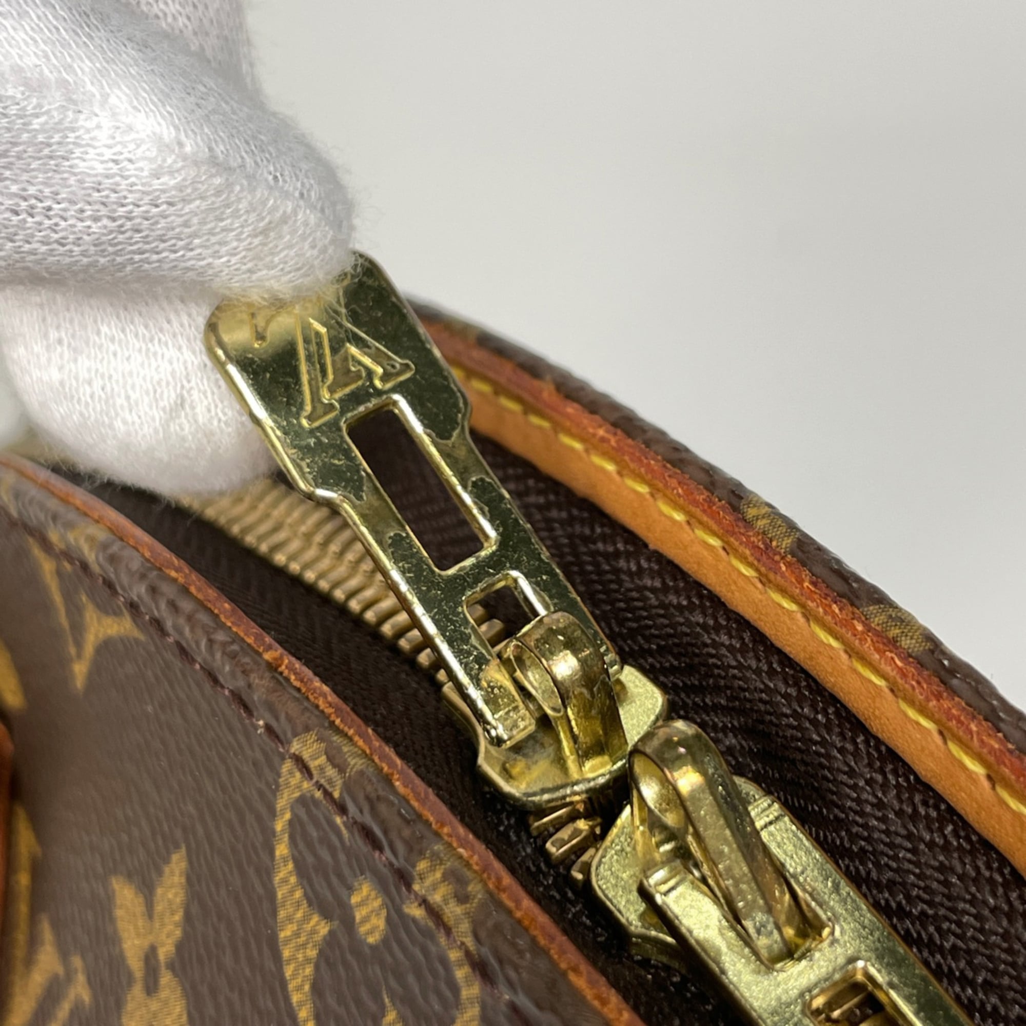 Louis Vuitton Brown Monogram Handbag (Pre-Owned)