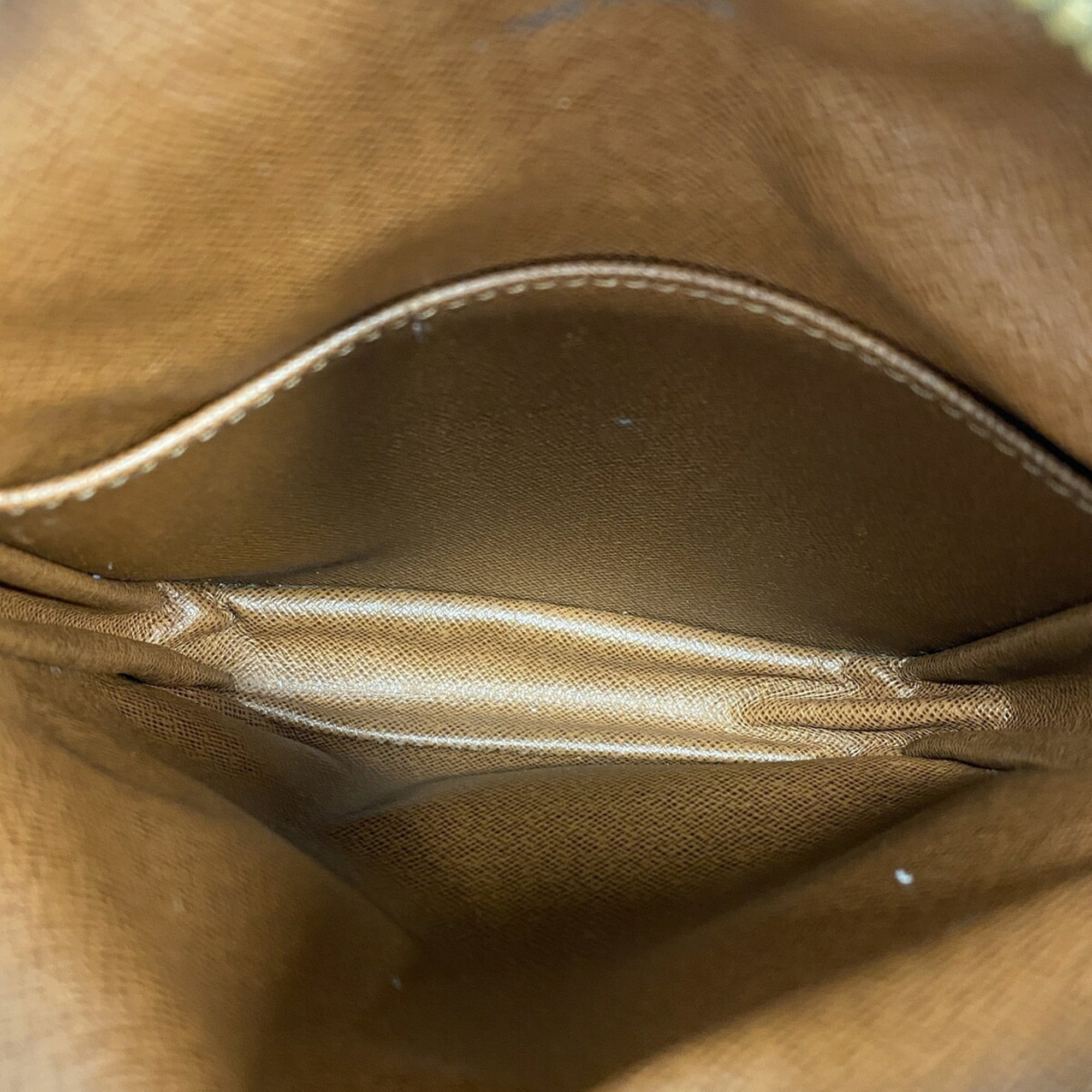 Louis Vuitton Brown Shoulder Bag (Pre-Owned)