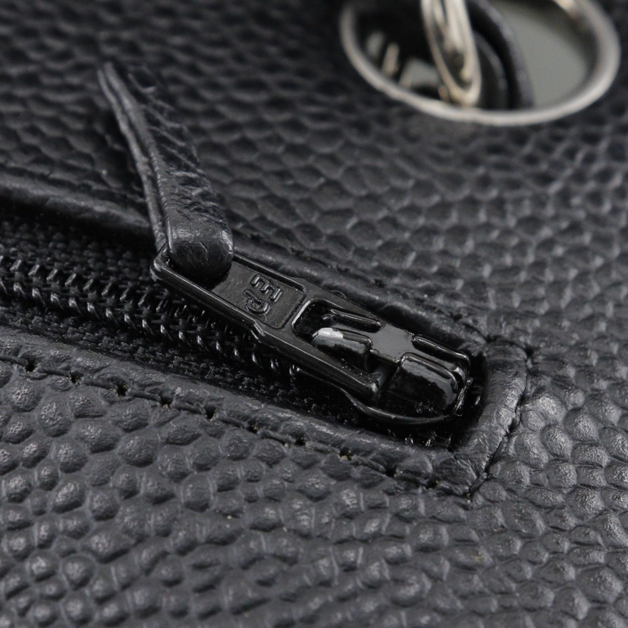 Chanel Black Caviar Leather Shoulder Bag (Pre-Owned)