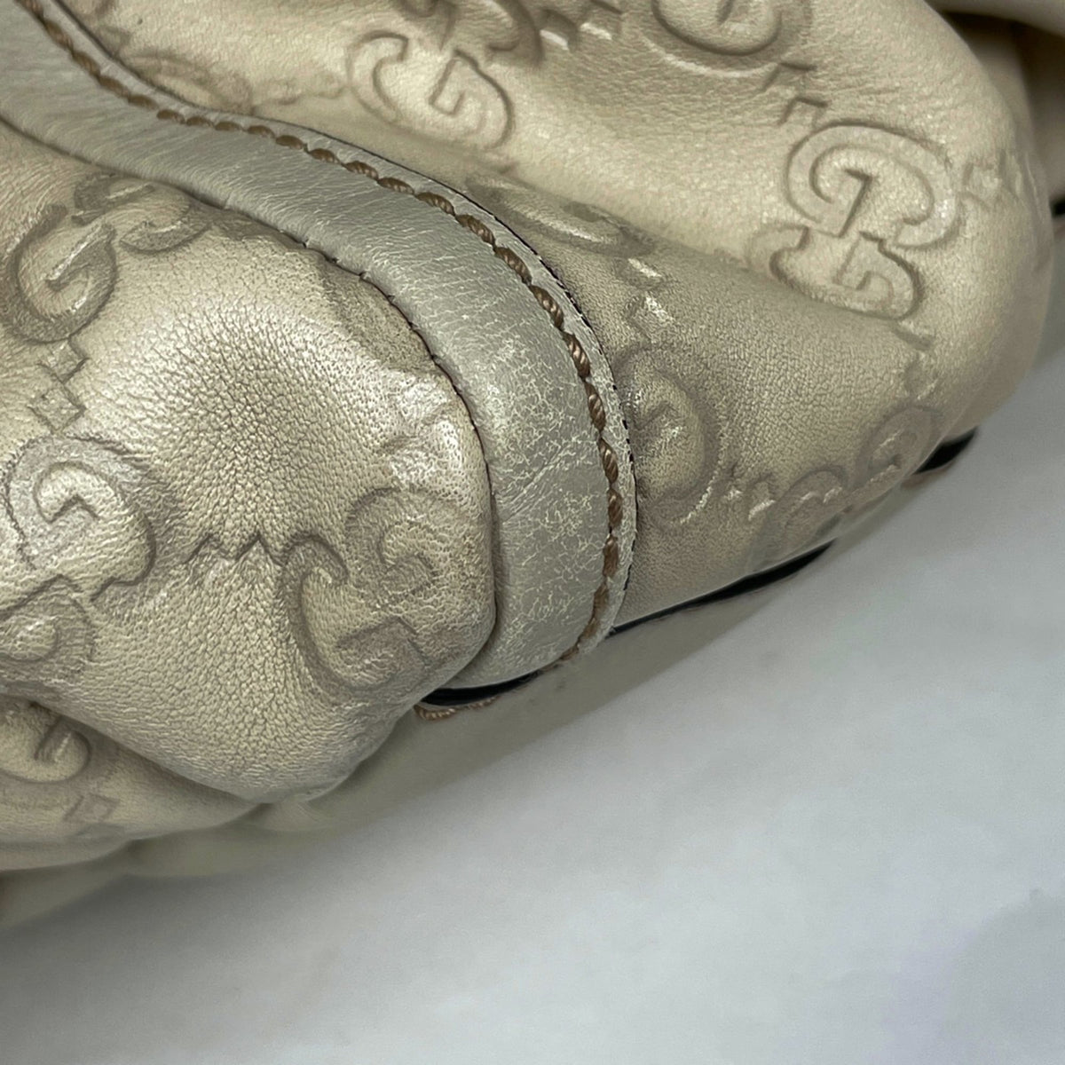 Gucci White Leather Shoulder Bag (Pre-Owned)