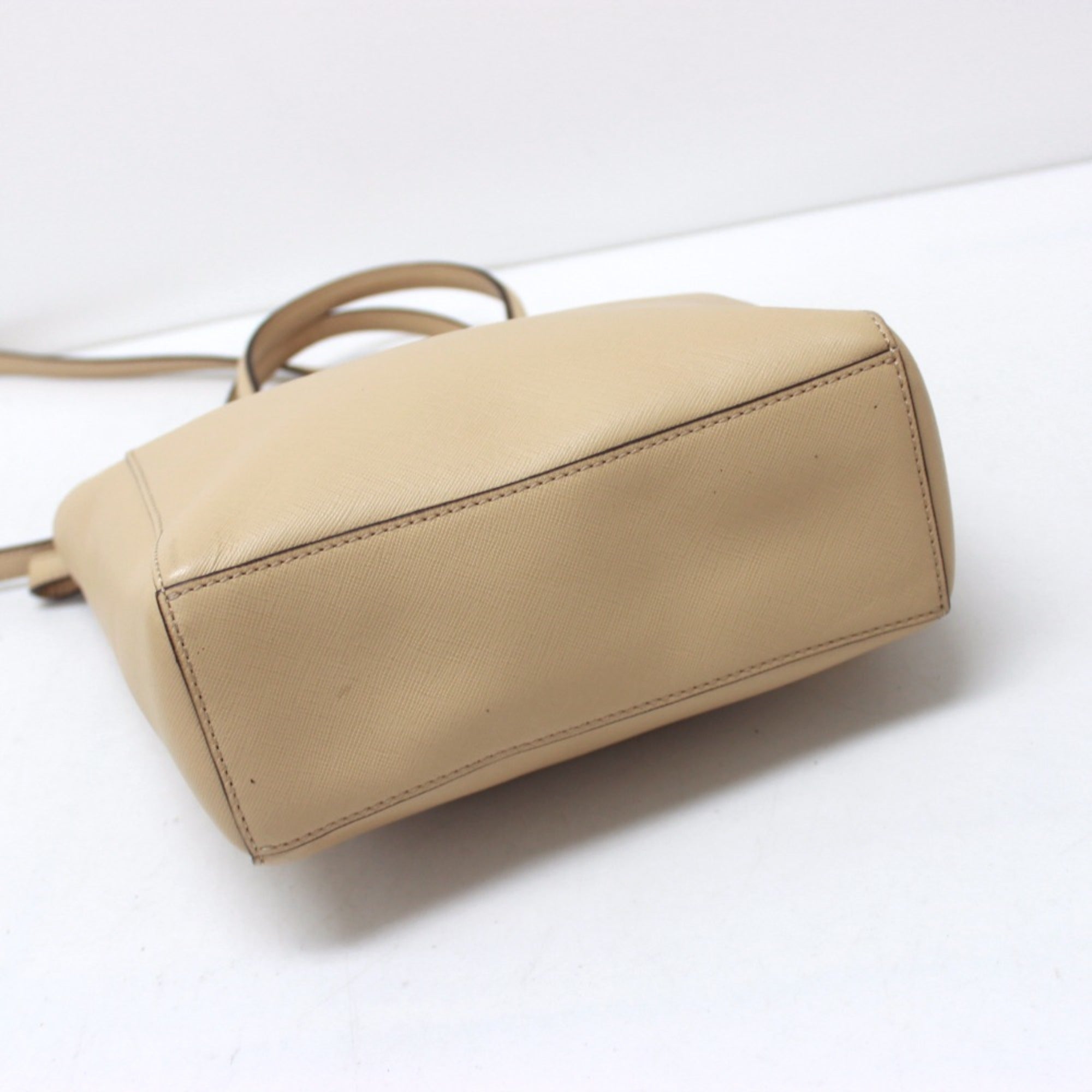 Coach Beige Leather Handbag (Pre-Owned)