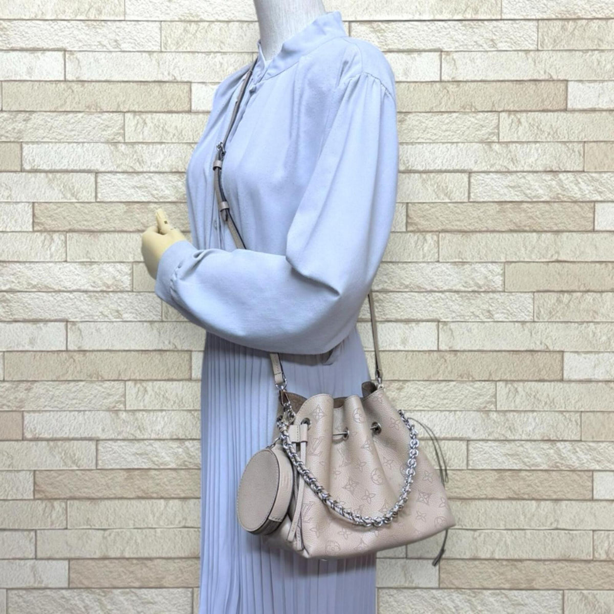 Louis Vuitton Beige Mahina Leather Handbag Shoulder Bag (Pre-Owned)
