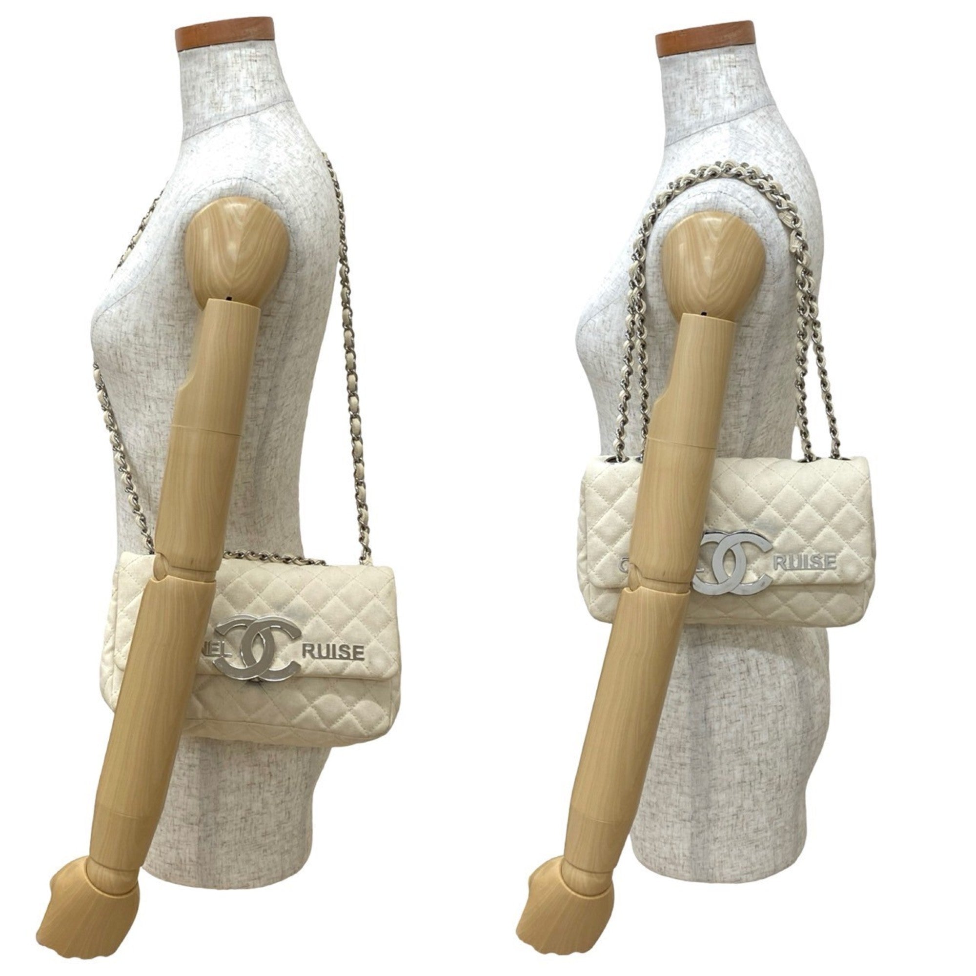 Chanel White Canvas Shoulder Bag (Pre-Owned)