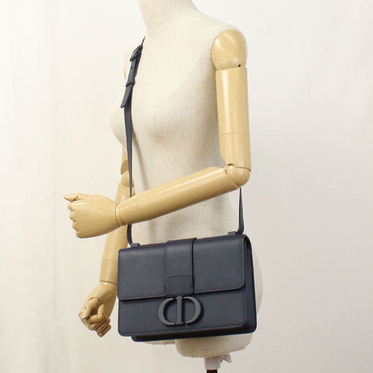 Christian Dior Navy Leather Shoulder Bag (Pre-Owned)
